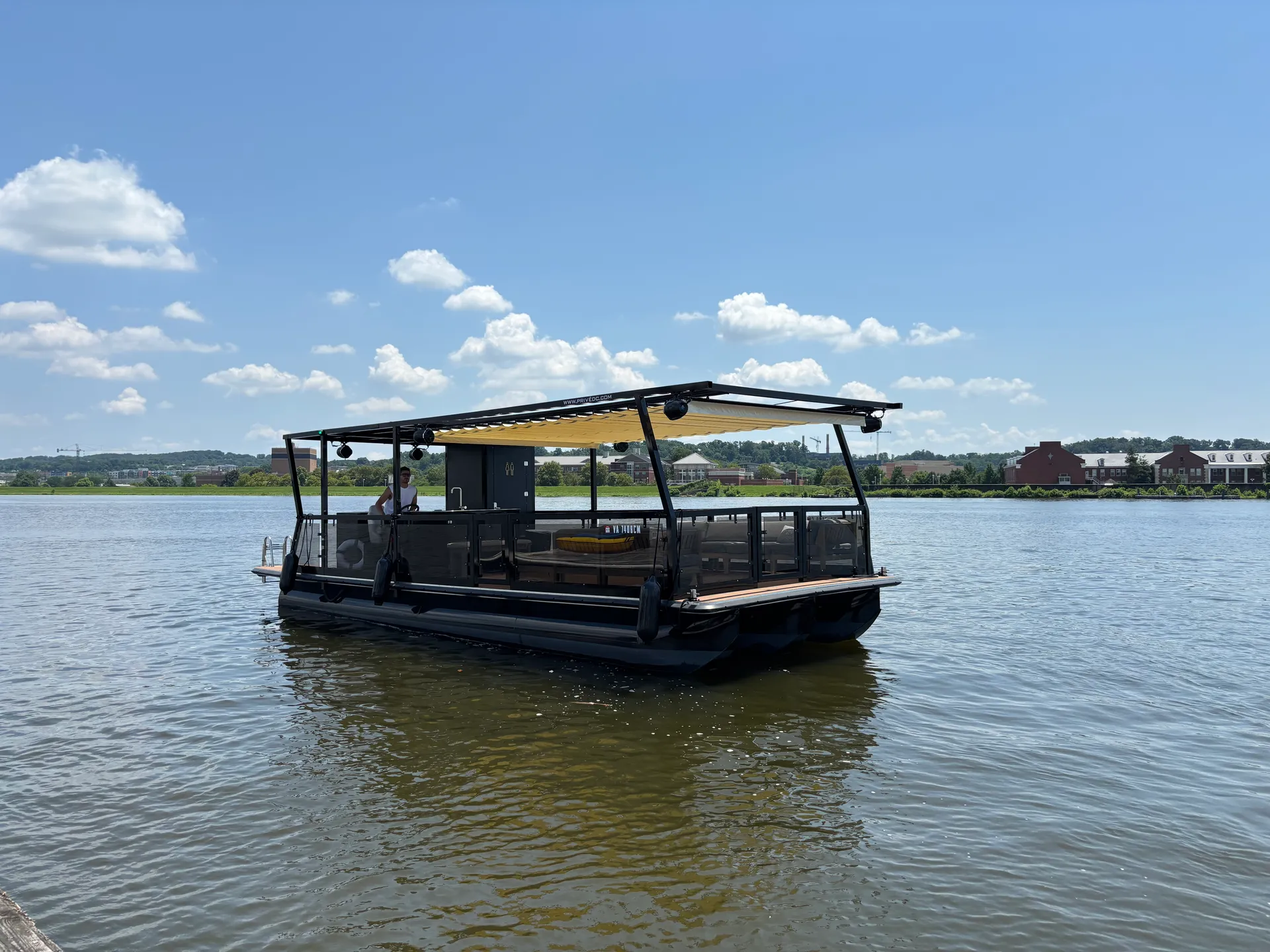 New Privé DC largest pontoon boat