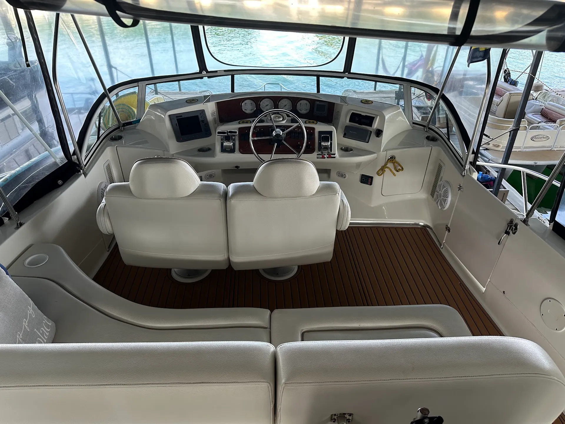 SILVERTON MARINE 35 MOTOR YACHT in Buford, GA — photo 8