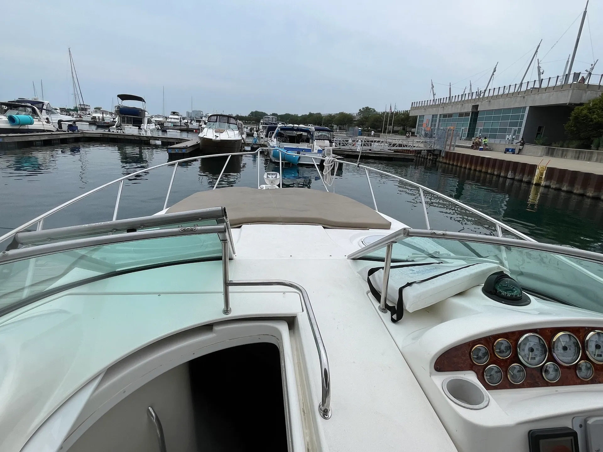 Sea Ray Boats 300 Sundancer in Chicago, IL — photo 3