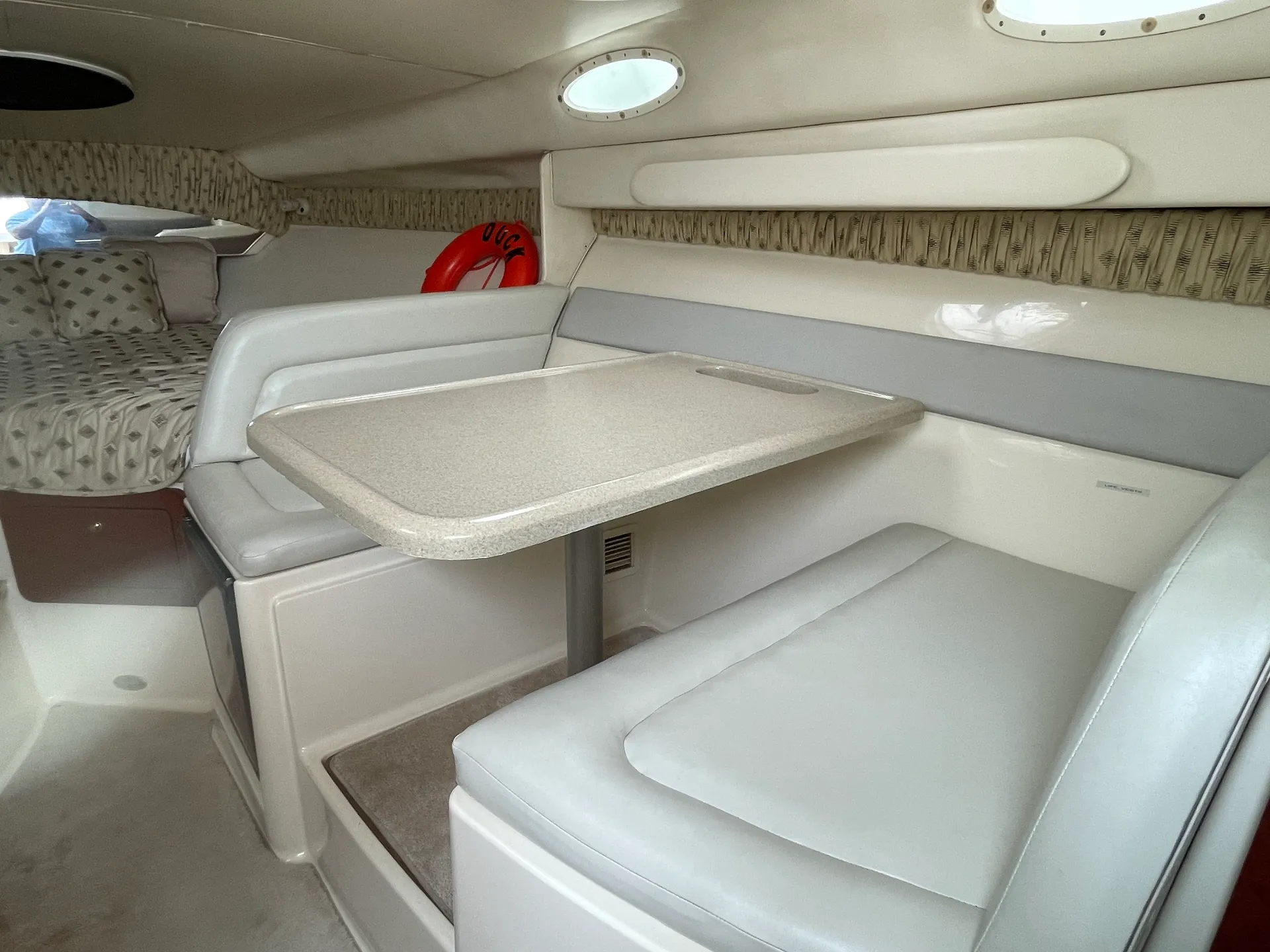 Sea Ray Boats 300 Sundancer in Chicago, IL — photo 4
