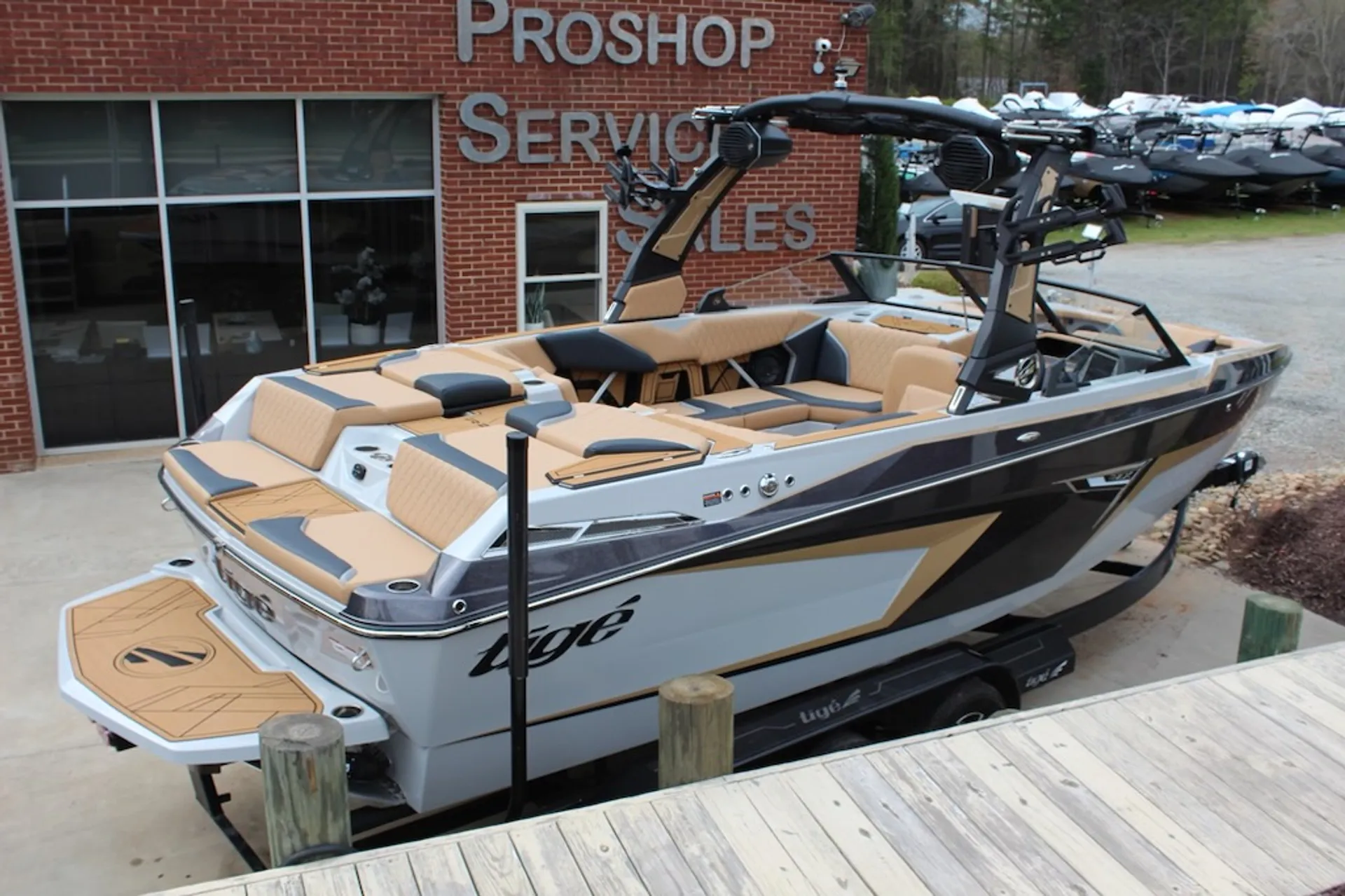 Tige 2023 Wake Boat 