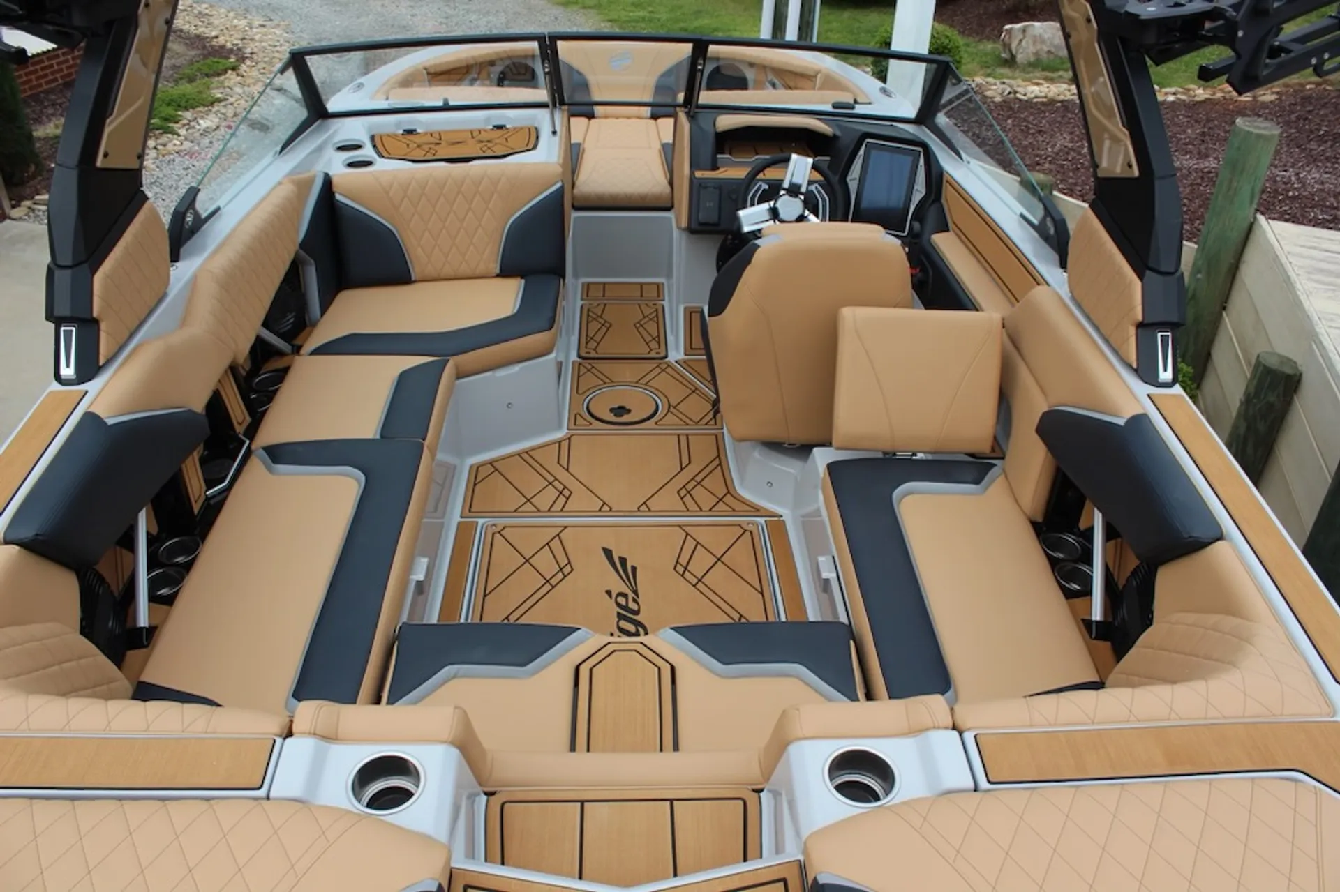 Tige 2023 Wake Boat 