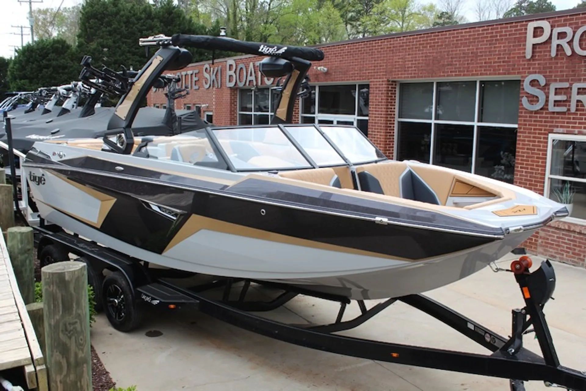 Tige 2023 Wake Boat 