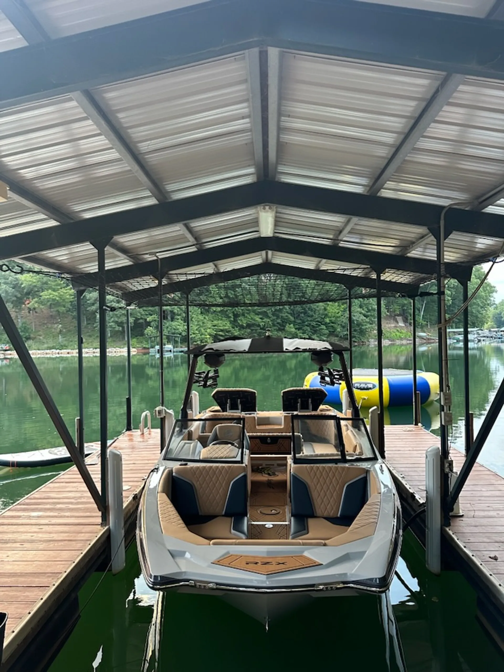 Tige 2023 Wake Boat 