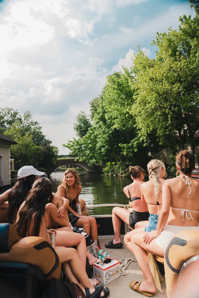 Rent a MERCURY pontoon in Austin, TX near me