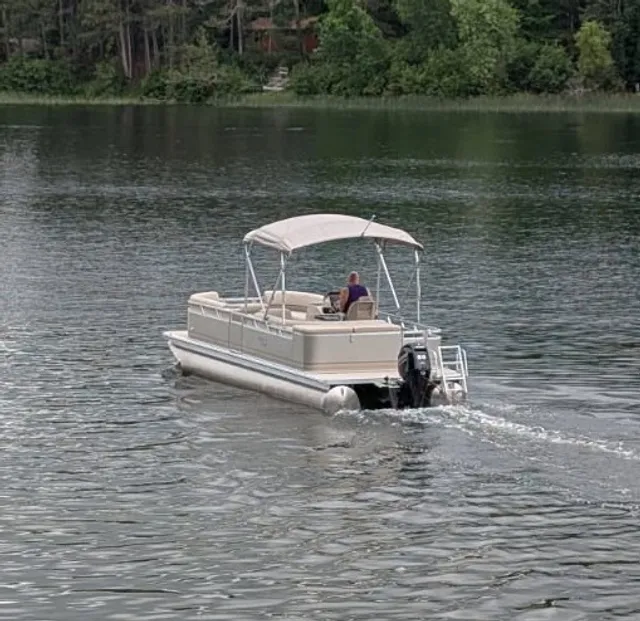 Rent a TAHOE PONTOONS pontoon in Grand Rapids, MN near me