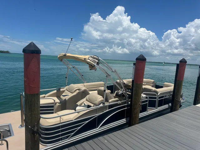 Rent a BENNINGTON MARINE pontoon in Sarasota, FL near me