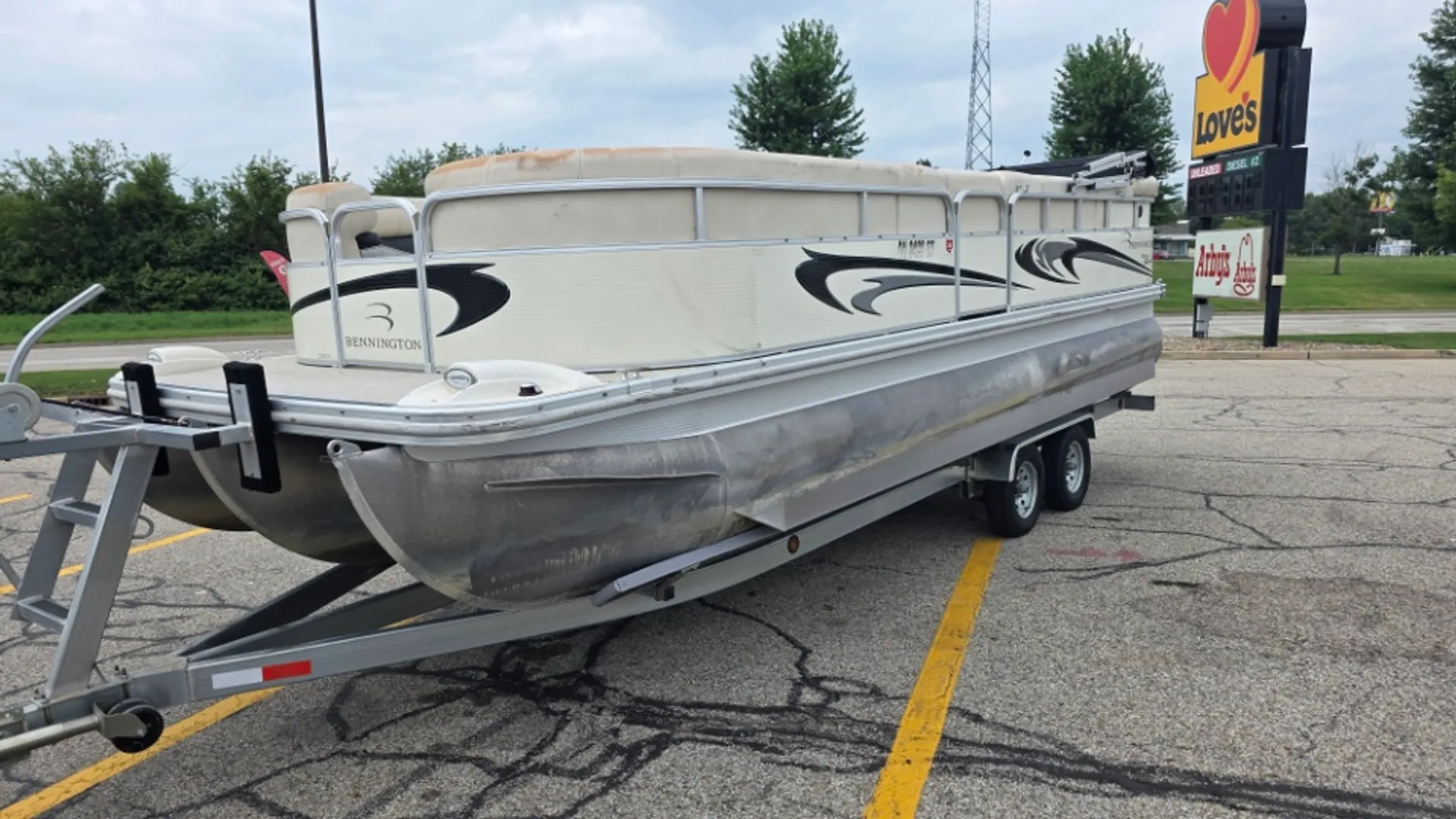 Comfortable Family, Fishing, and Fun Boat