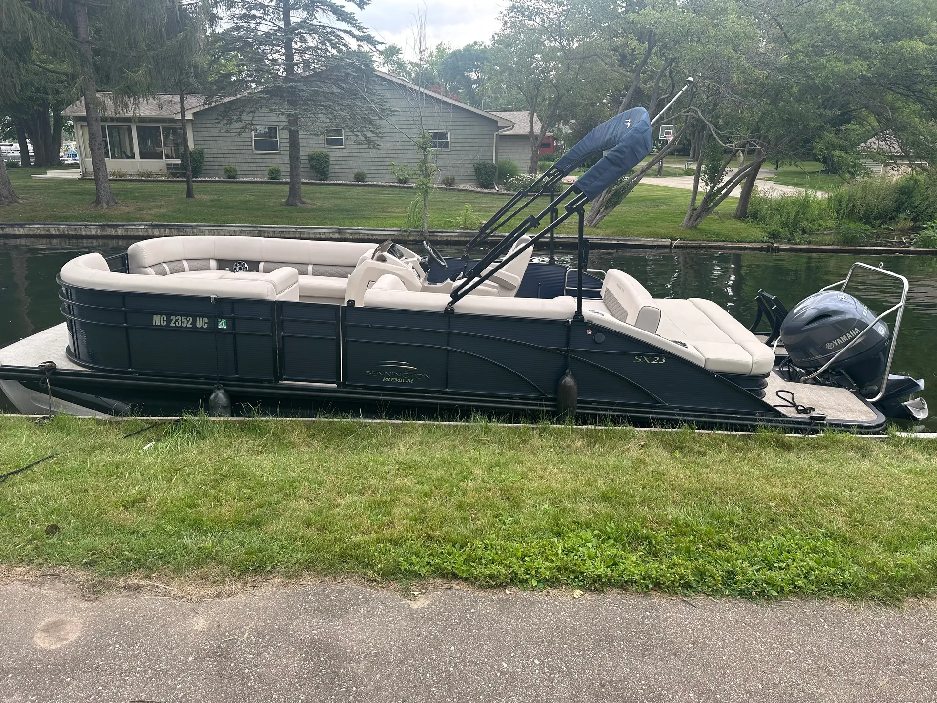 BENNINGTON MARINE 23 SSBX- SWINGBACK PREMIUM in Fenton, MI — photo 2
