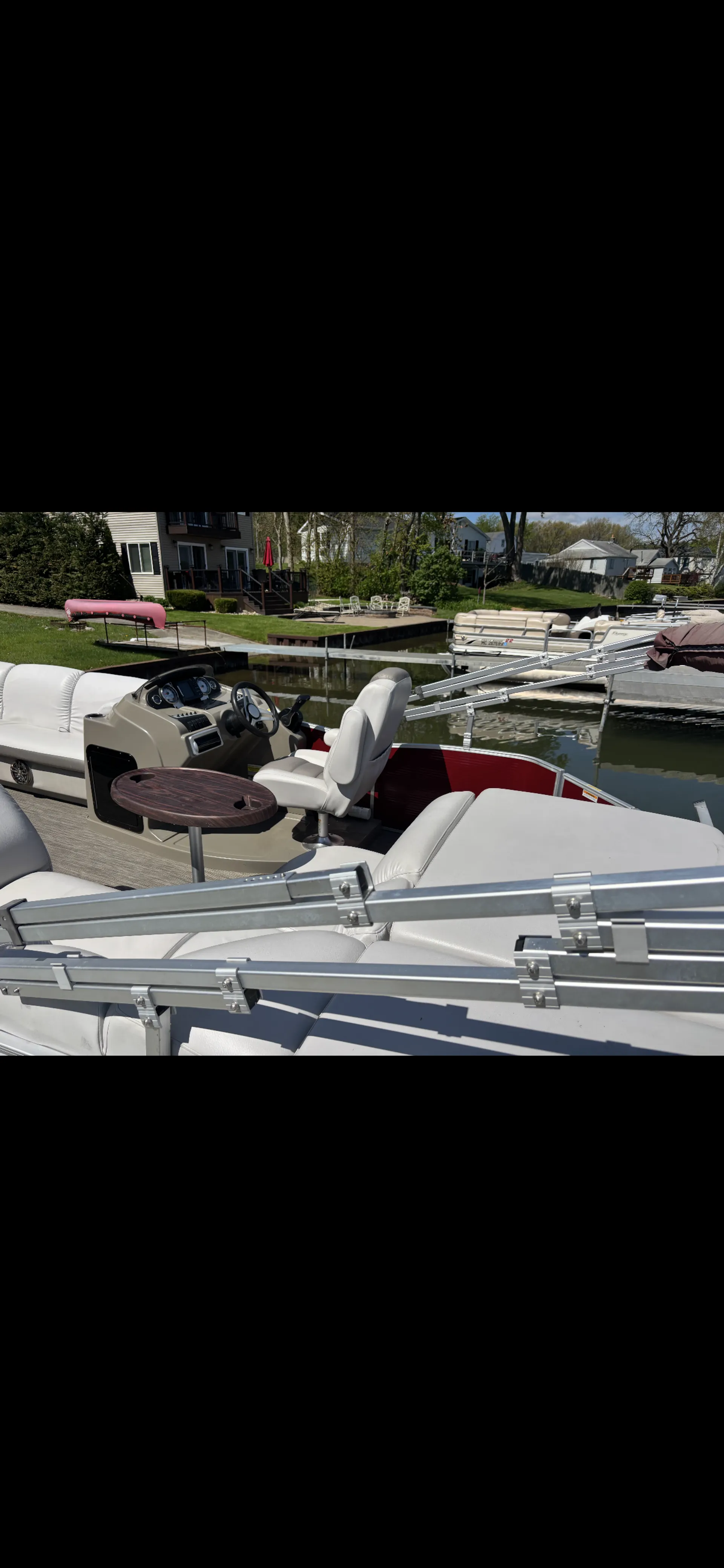 GODFREY MARINE SWEETWATER 220 in Pleasant Lake, MI — photo 6