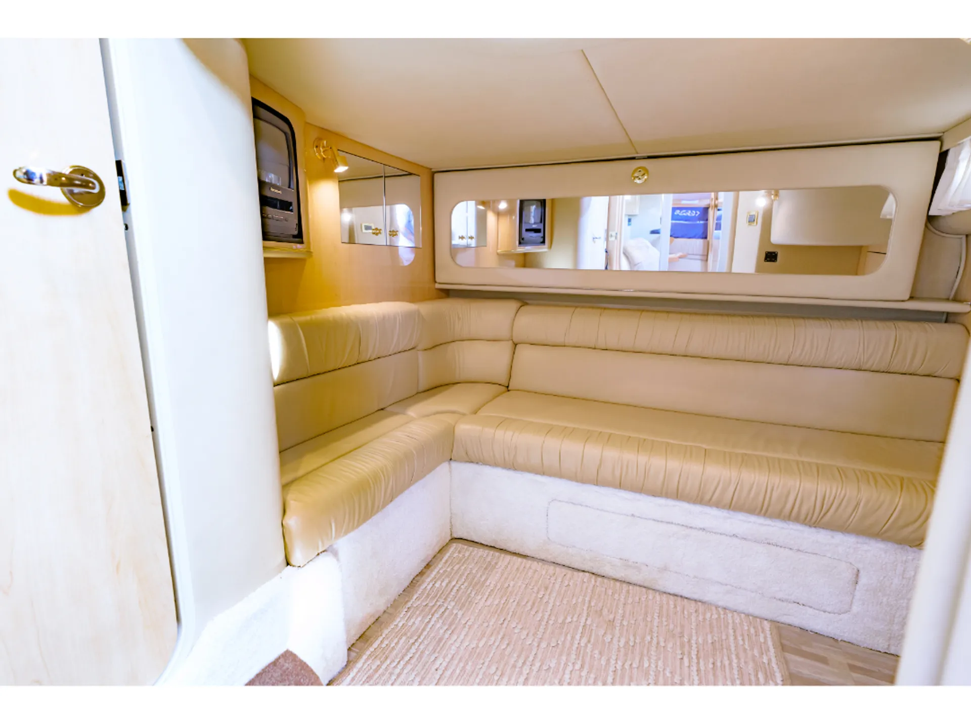 Sea Ray Sundancer 46ft – Chicago Yacht Rental & Playpen Cruise