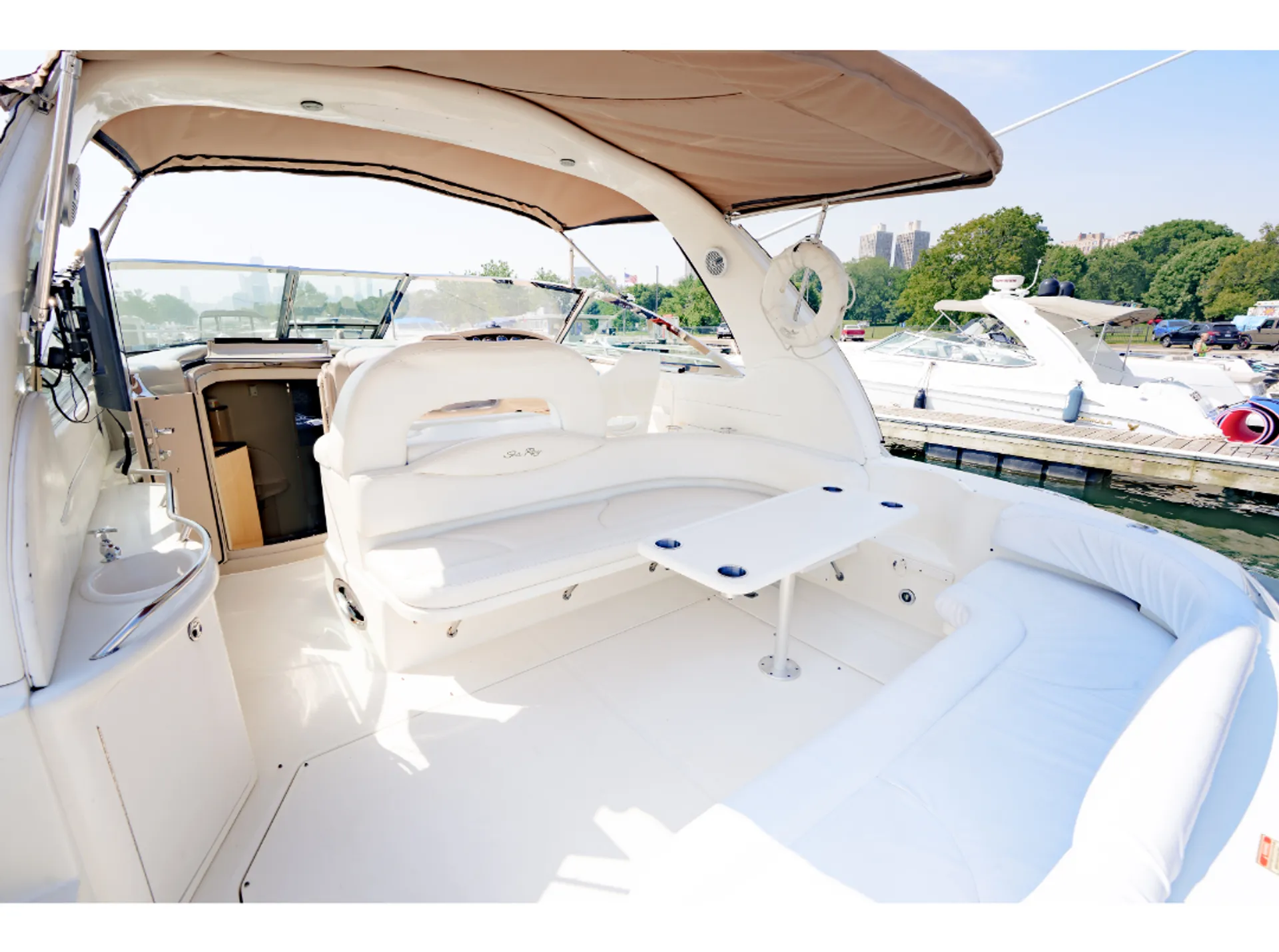 Sea Ray Sundancer 46ft – Chicago Yacht Rental & Playpen Cruise