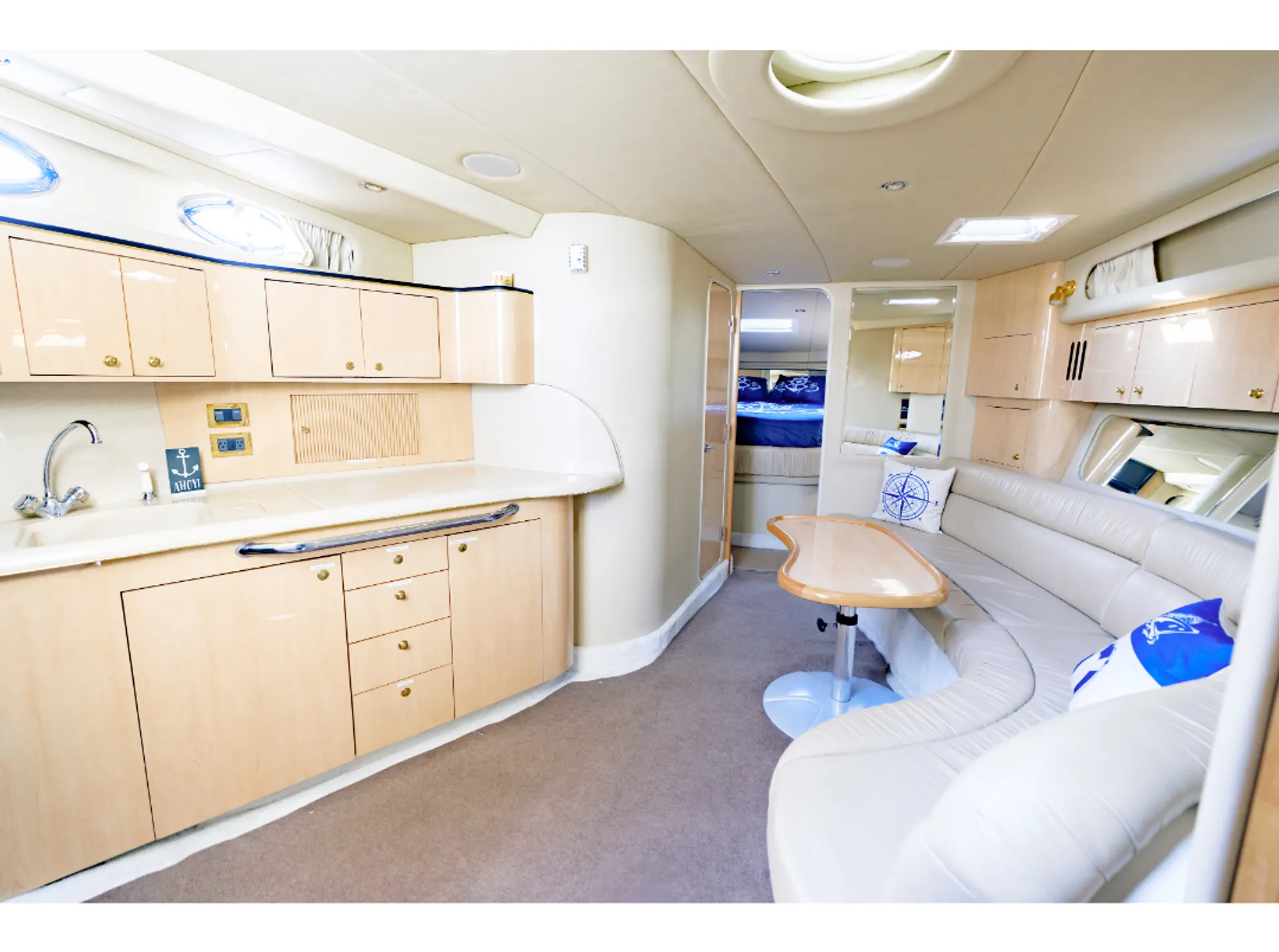 Sea Ray Sundancer 46ft – Chicago Yacht Rental & Playpen Cruise