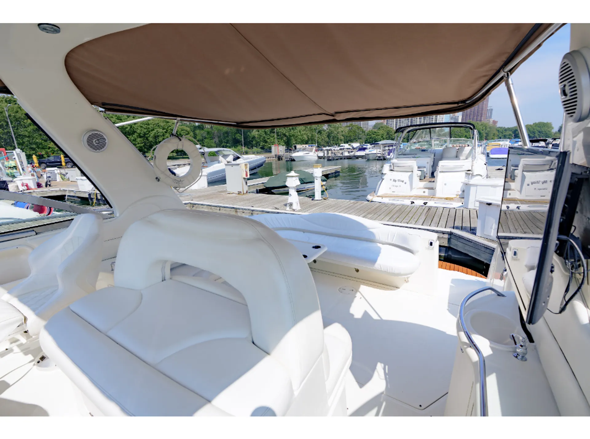 Sea Ray Sundancer 46ft – Chicago Yacht Rental & Playpen Cruise