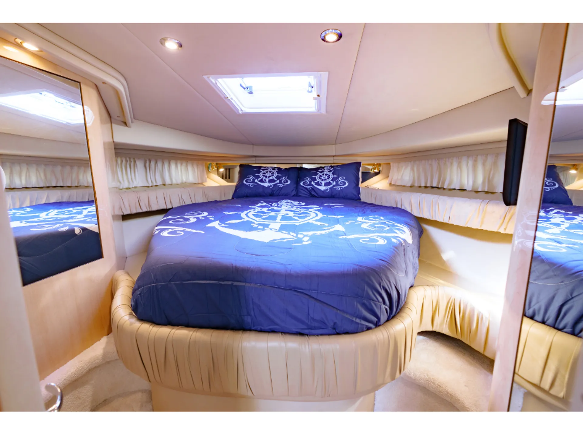 Sea Ray Sundancer 46ft – Chicago Yacht Rental & Playpen Cruise