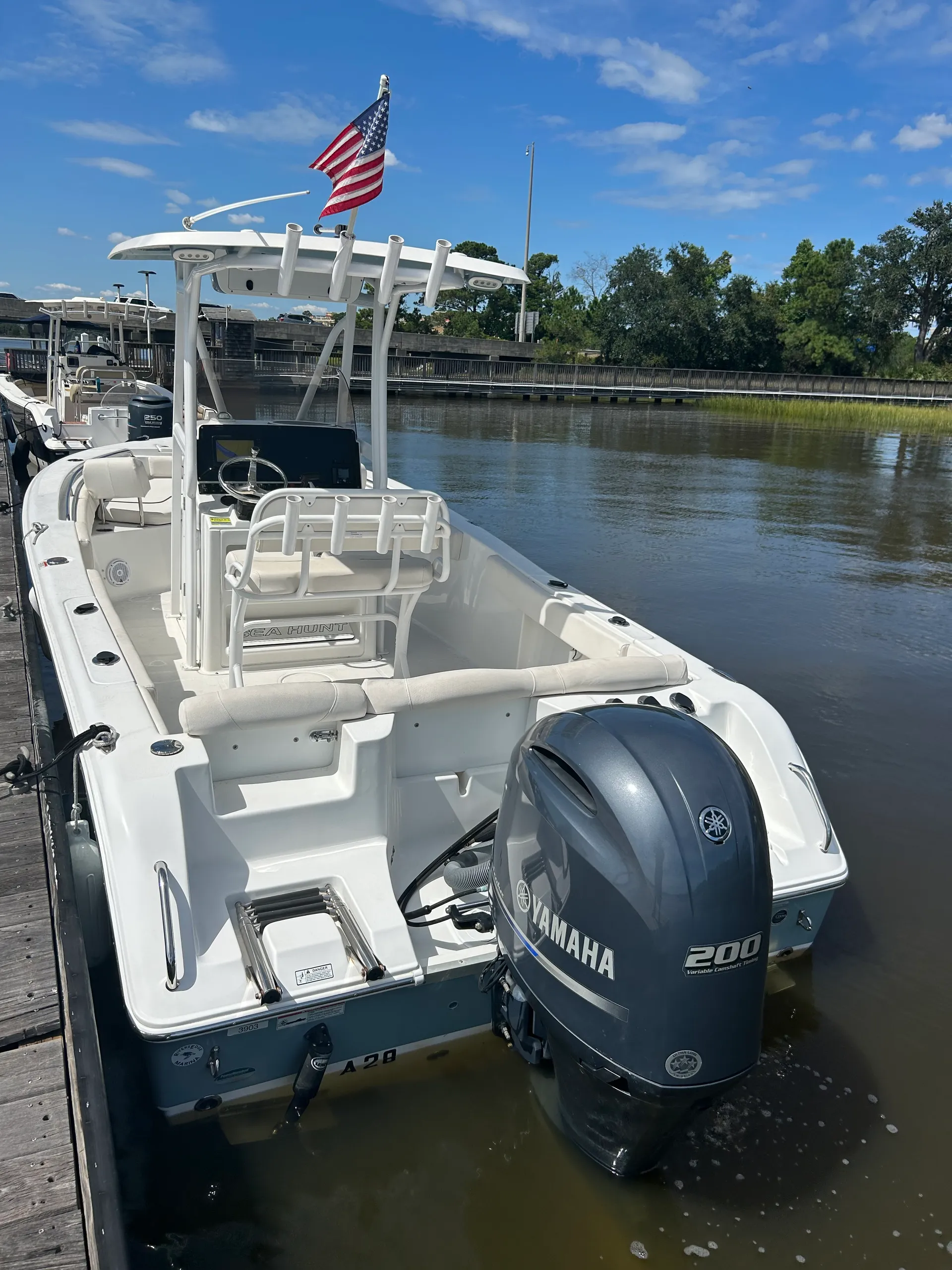 22ft Sea Hunt Ultra center console – Explore Charleston by Water