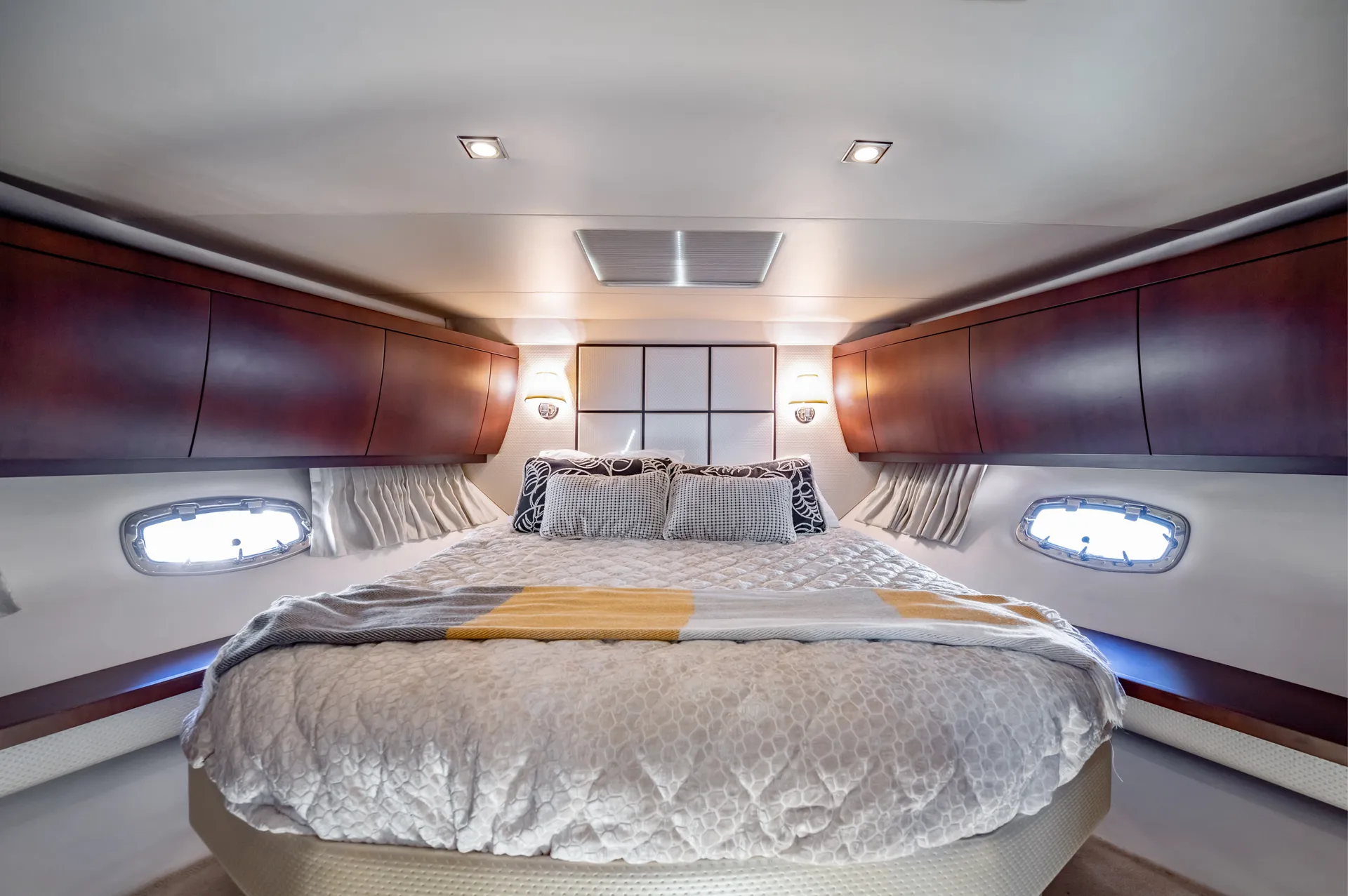 53ft Regal Luxury Yacht With Captain- Up to 12 people! 