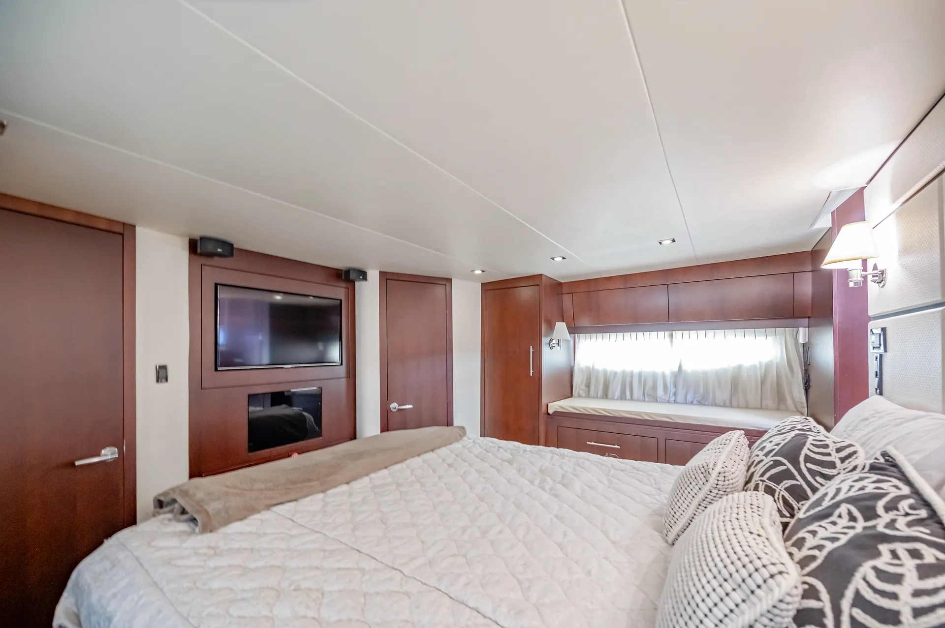 53ft Regal Luxury Yacht With Captain- Up to 12 people! 