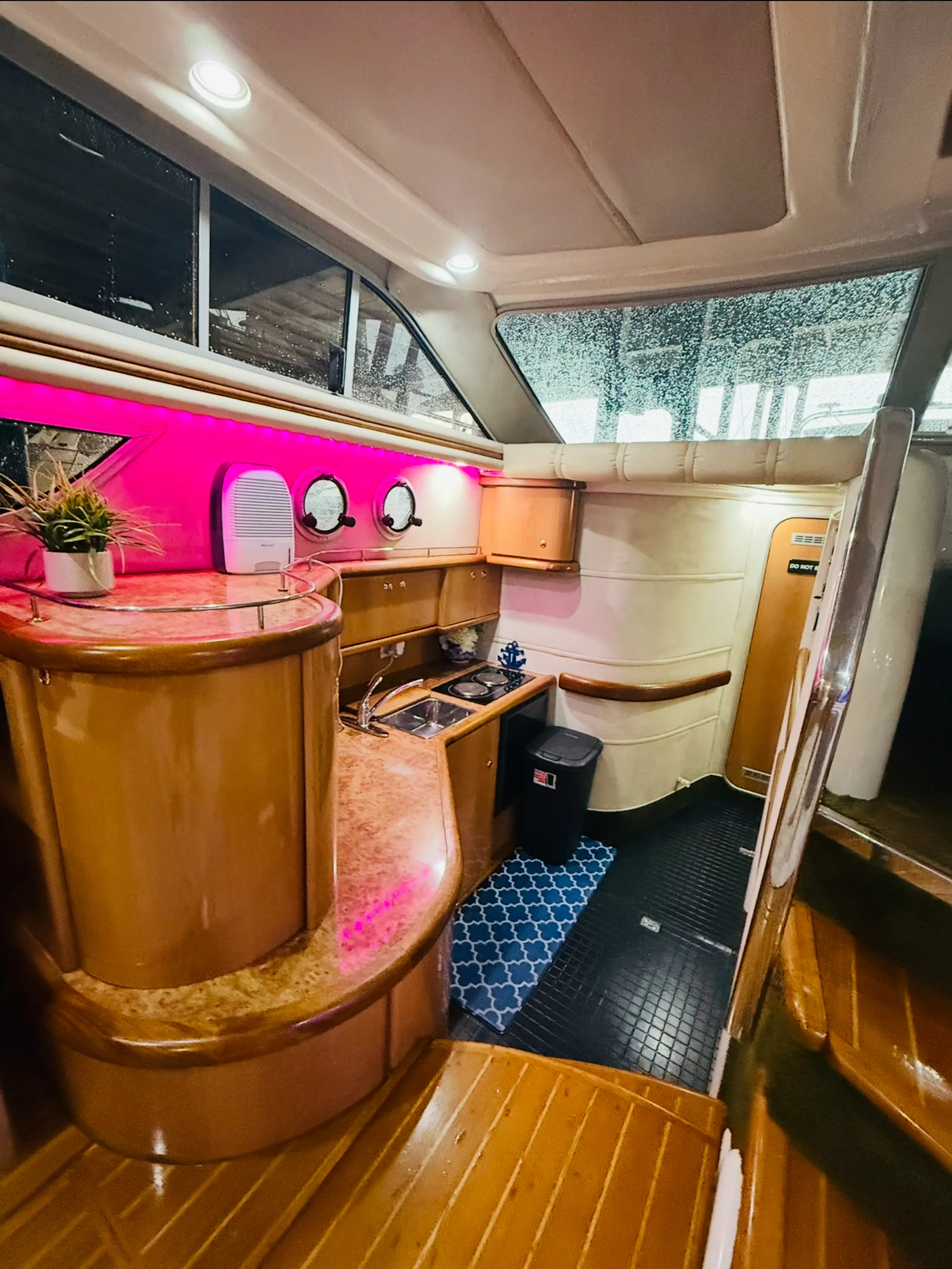 FREE HOUR!!! Beautiful 48' Flybridge Yacht 🛥️🍾 NO HIDDEN FEES!