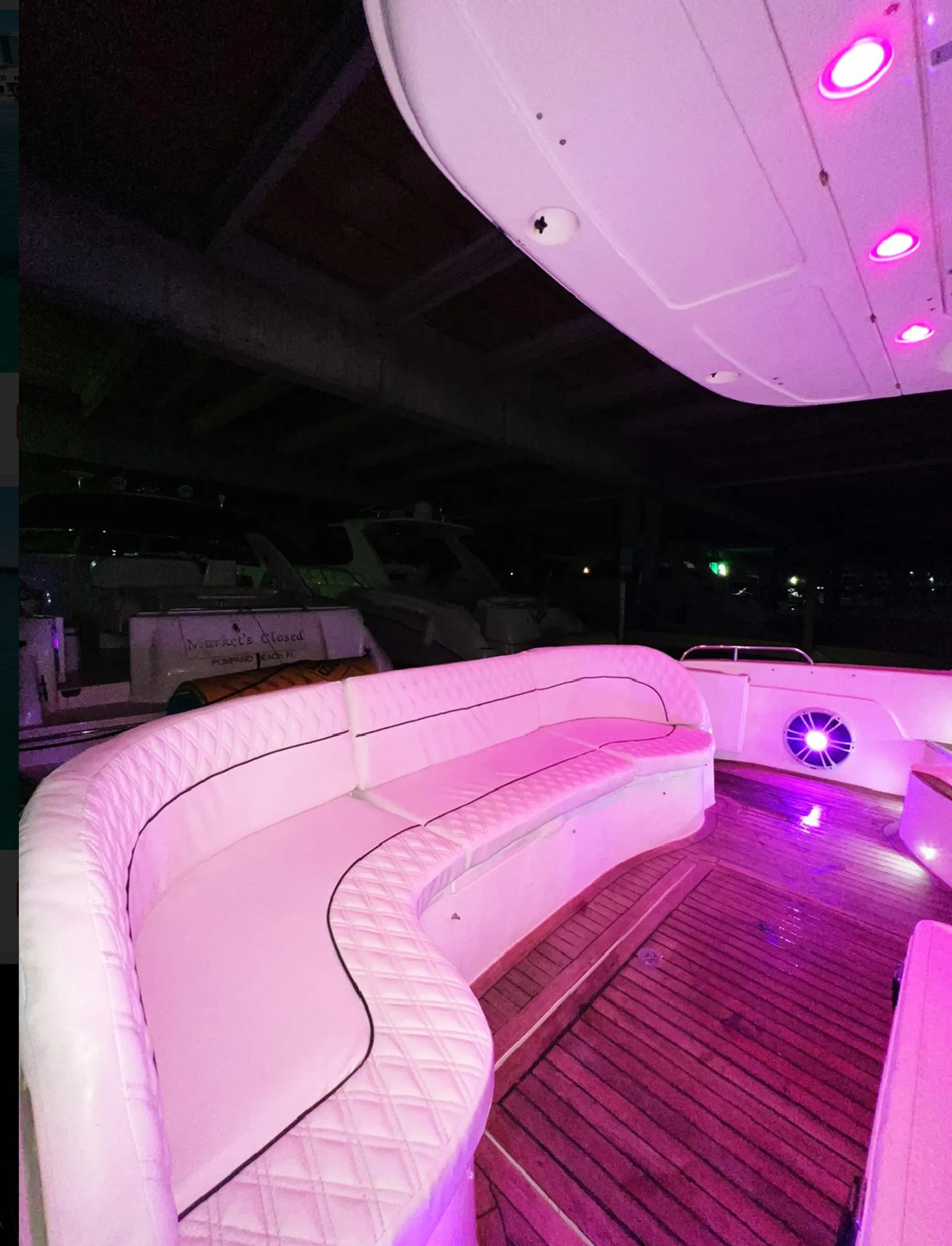 FREE HOUR!!! Beautiful 48' Flybridge Yacht 🛥️🍾 NO HIDDEN FEES!