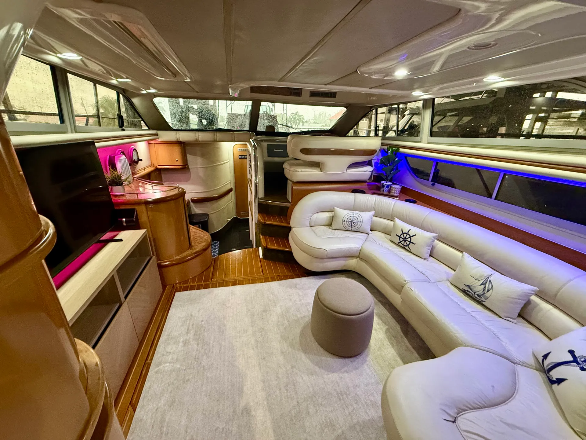 FREE HOUR!!! Beautiful 48' Flybridge Yacht 🛥️🍾 NO HIDDEN FEES!