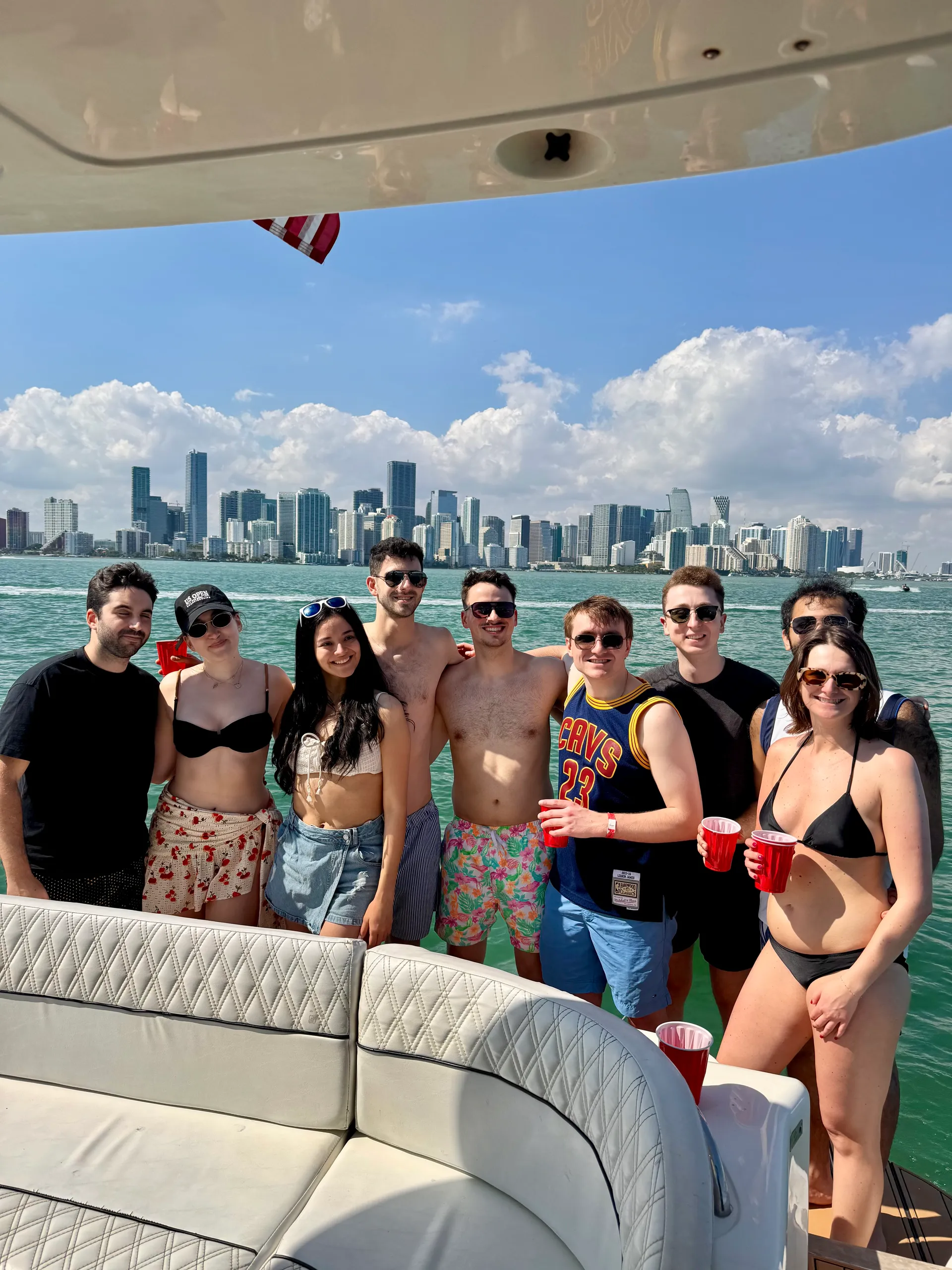 FREE HOUR!!! Beautiful 48' Flybridge Yacht 🛥️🍾 NO HIDDEN FEES!