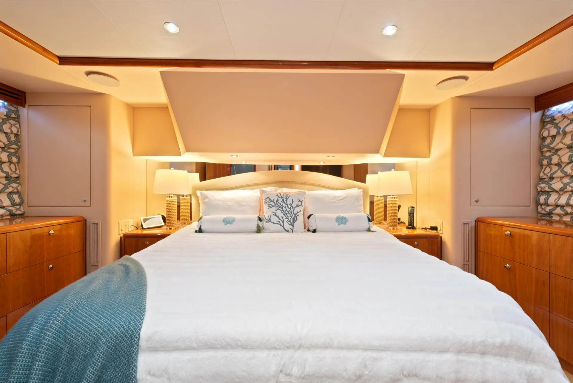 64-foot Luxury Motor Yacht - Captain, Crew and Fuel included in price!