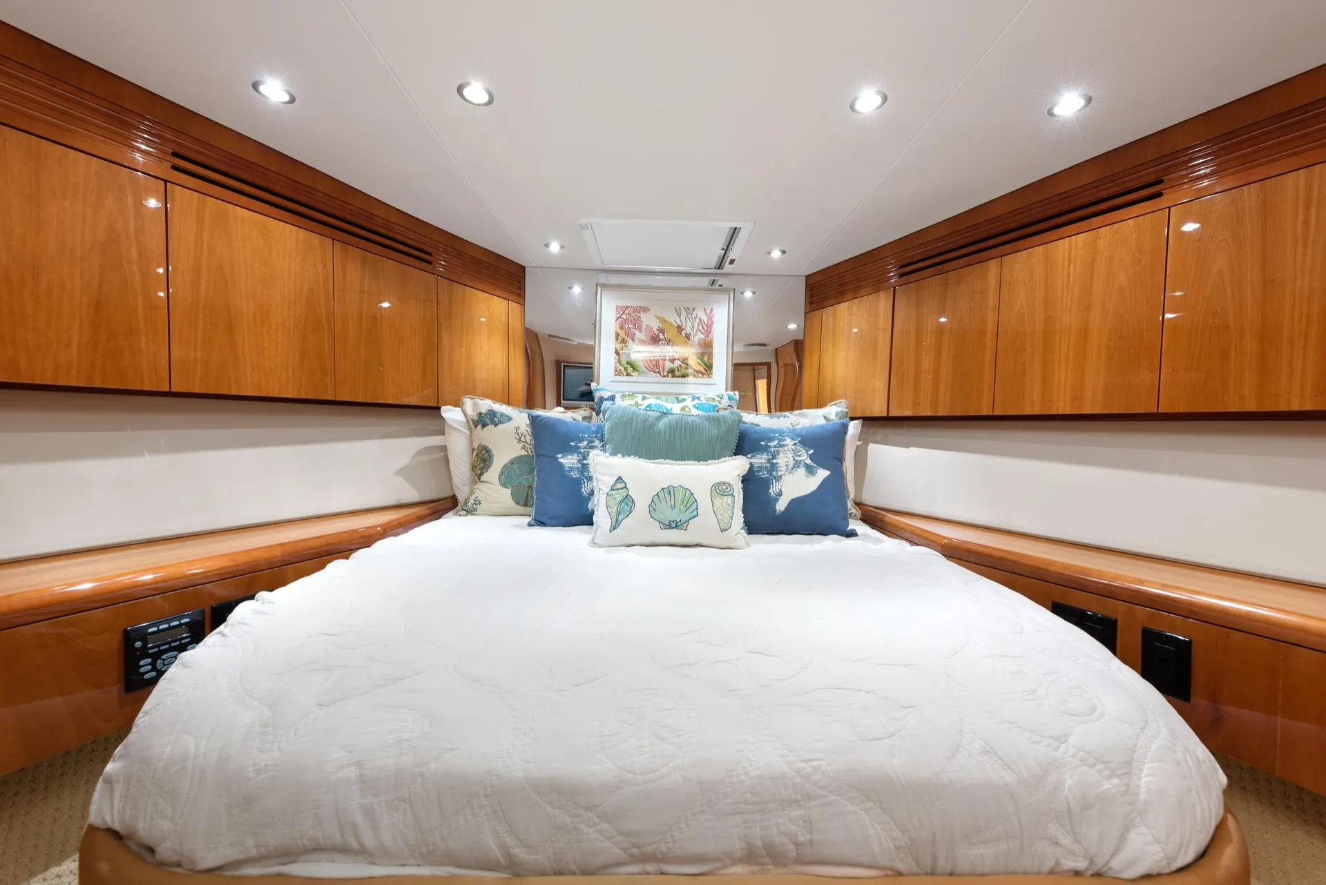 64-foot Luxury Motor Yacht - Captain, Crew and Fuel included in price!