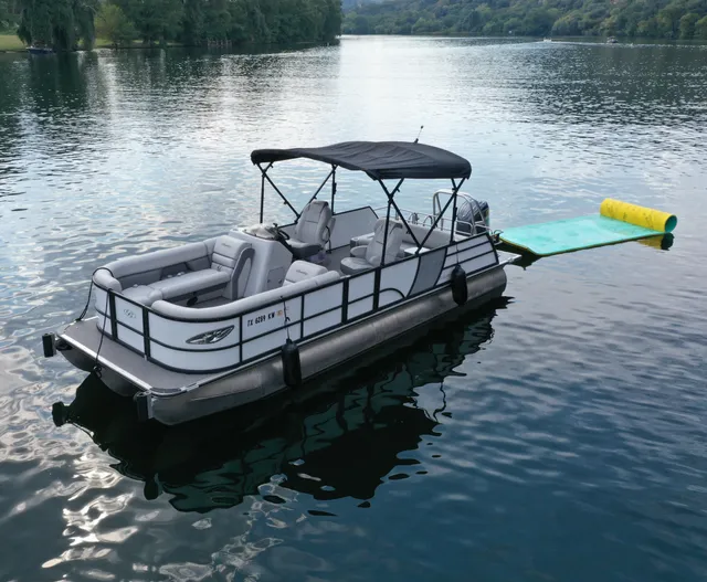 Rent a ENCORE BENTLEY pontoon in Austin, TX near me