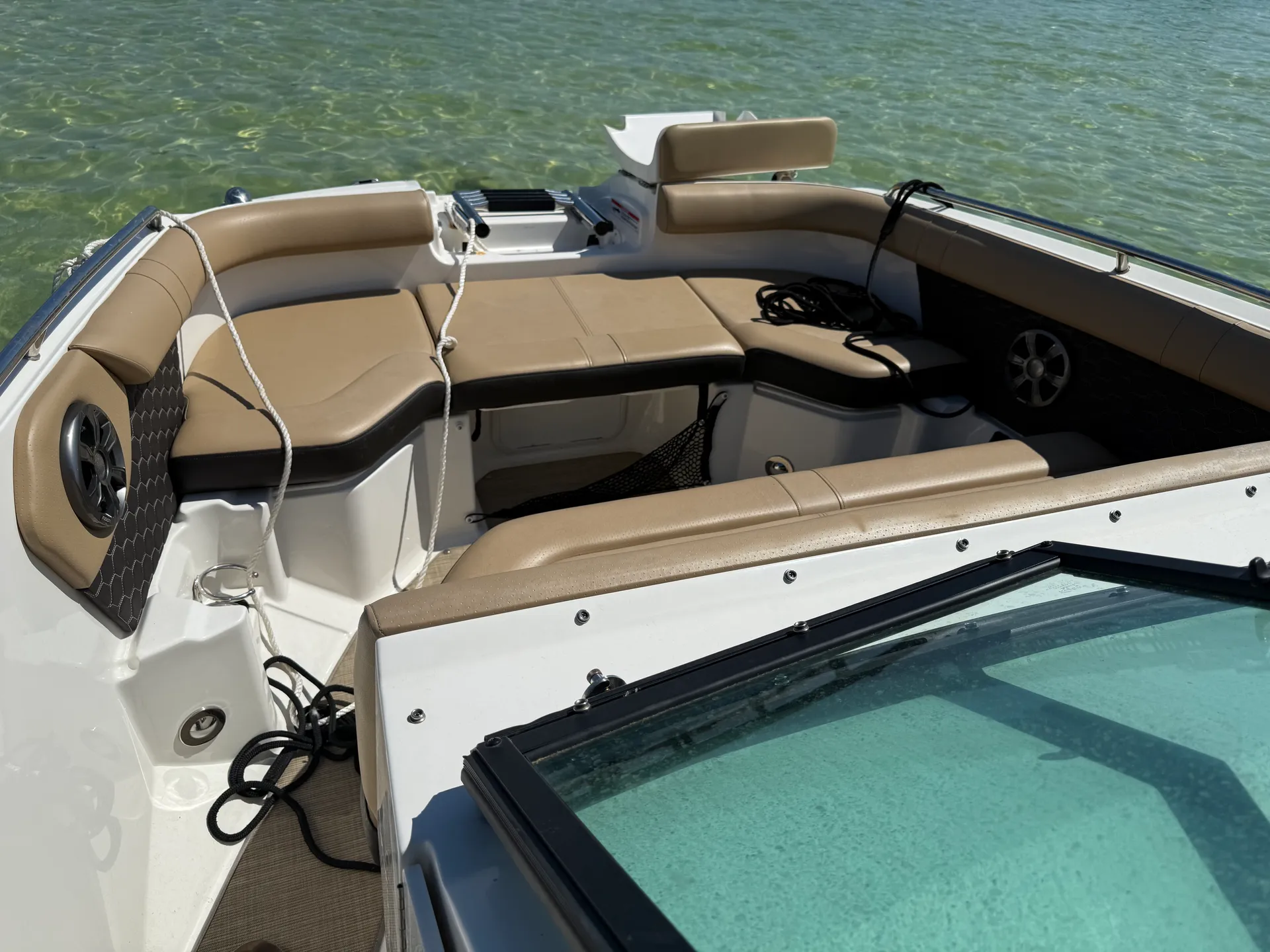 25’ Sea Ray 250 SDX Where Luxury and Performance Meet 