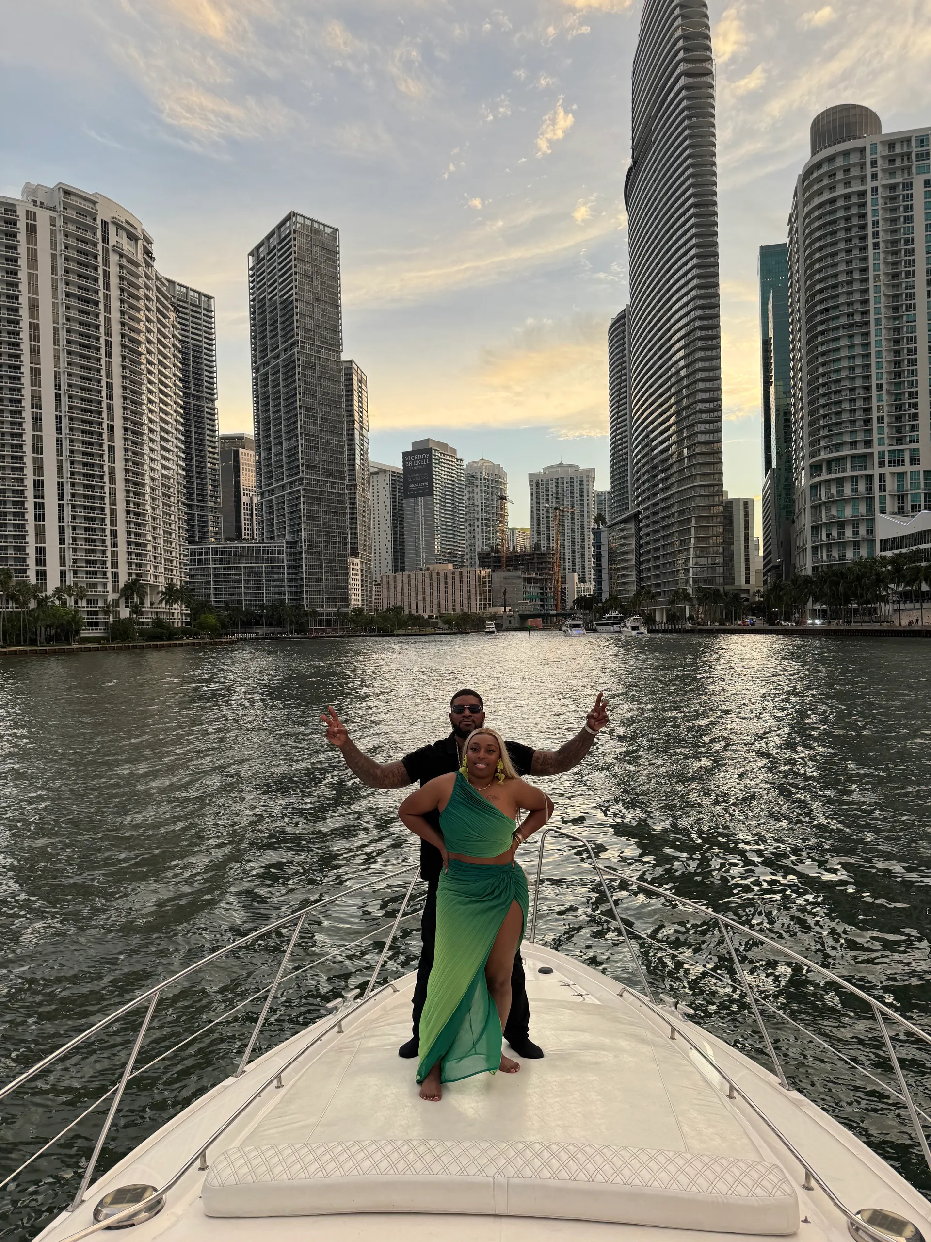 FREE HOUR!!! Beautiful 48' Flybridge Yacht 🛥️🍾 NO HIDDEN FEES!