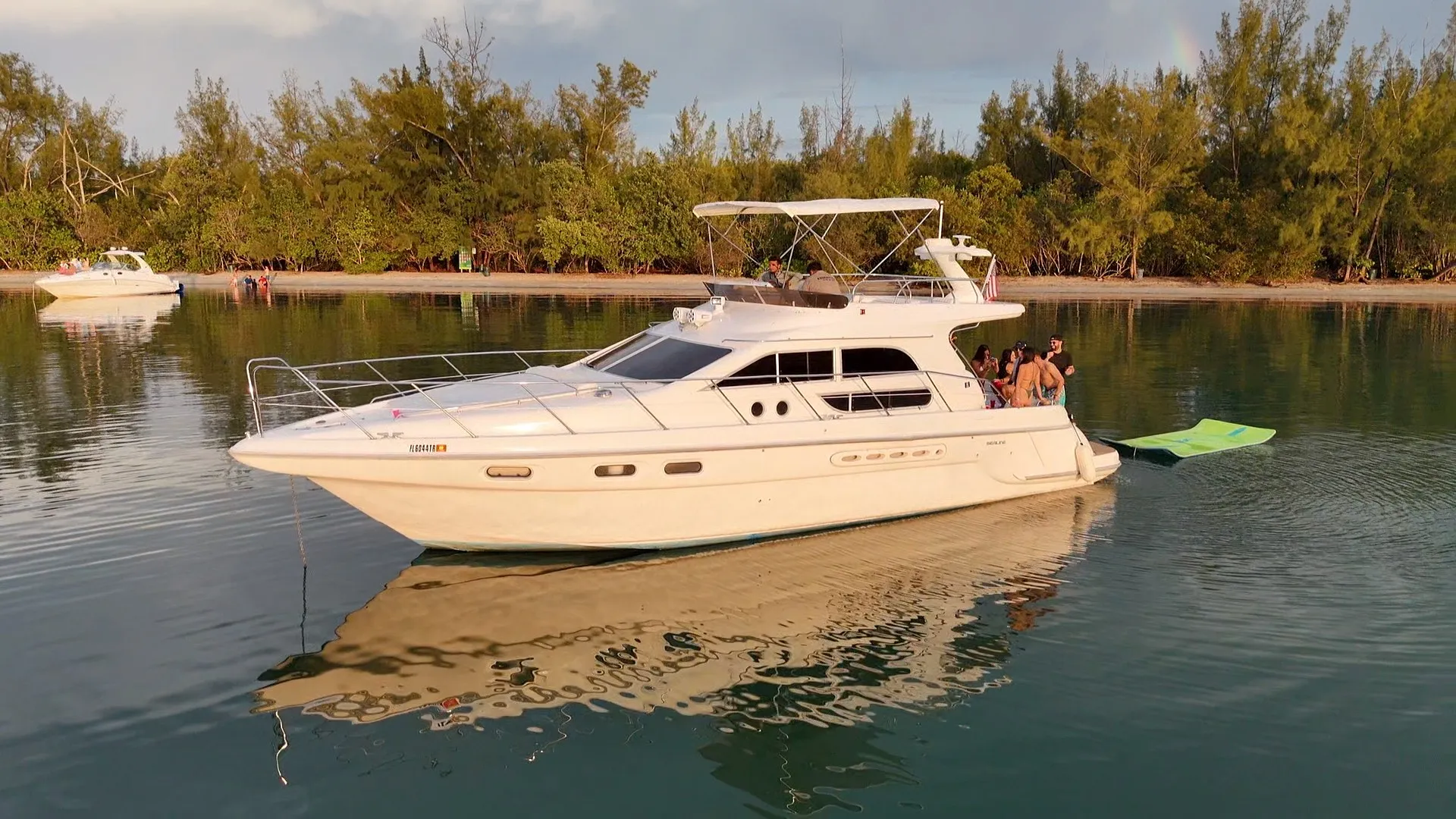 FREE HOUR!!! Beautiful 48' Flybridge Yacht 🛥️🍾 NO HIDDEN FEES!