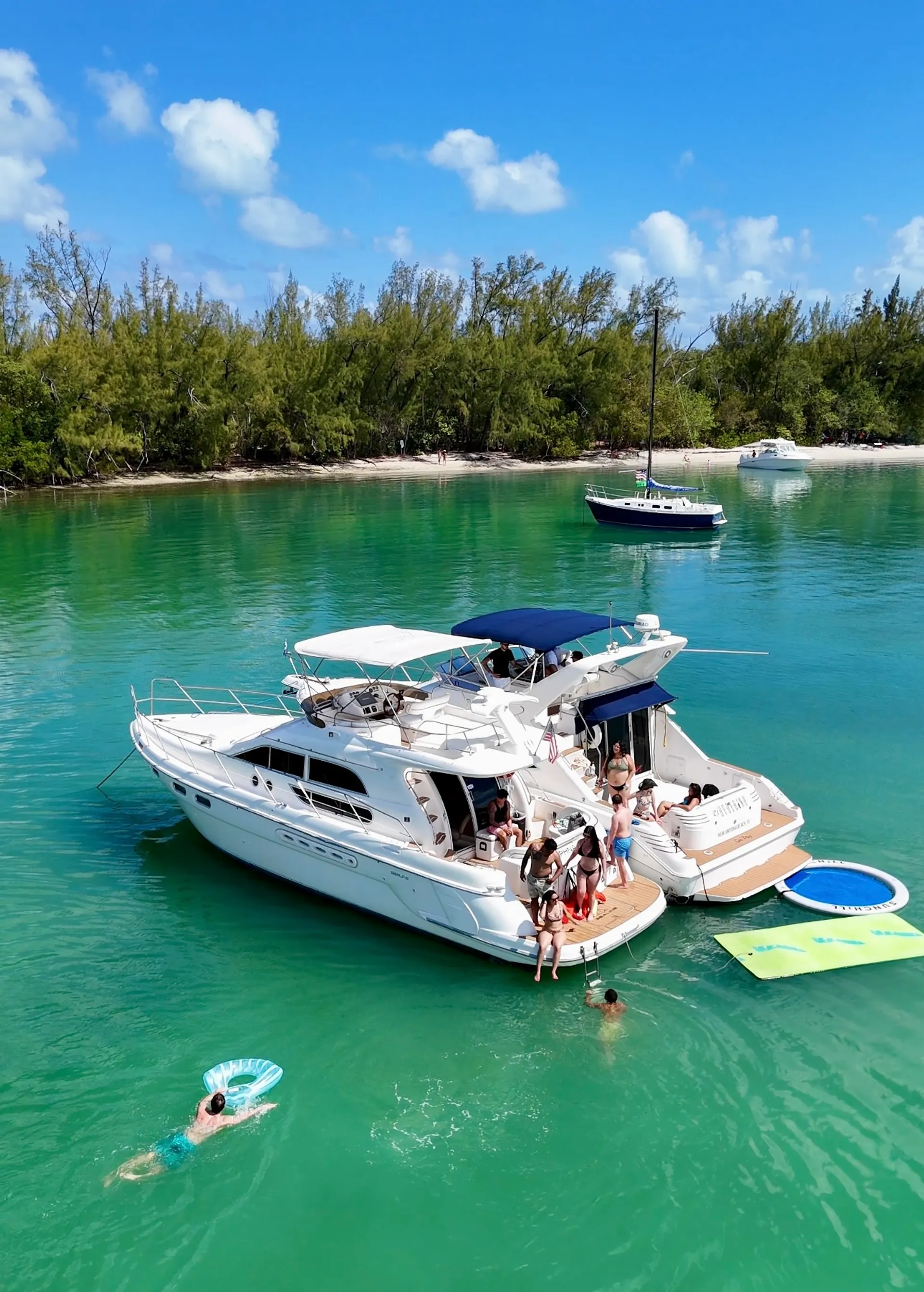 FREE HOUR!!! Beautiful 48' Flybridge Yacht 🛥️🍾 NO HIDDEN FEES!