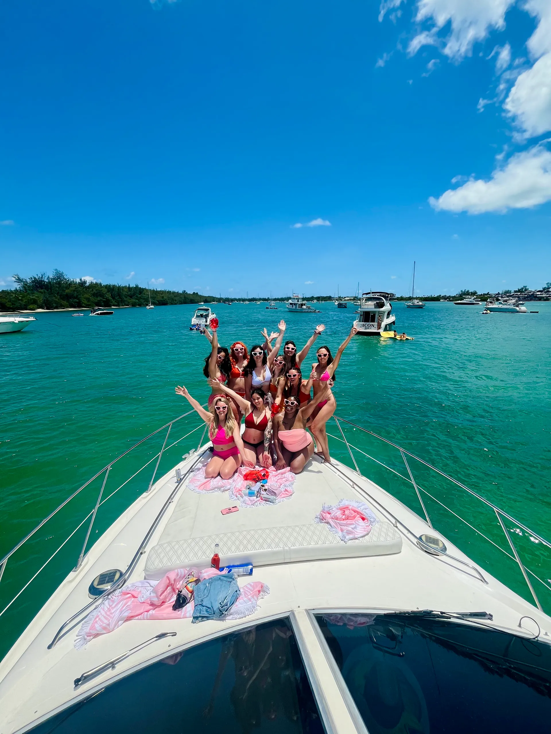 FREE HOUR!!! Beautiful 48' Flybridge Yacht 🛥️🍾 NO HIDDEN FEES!