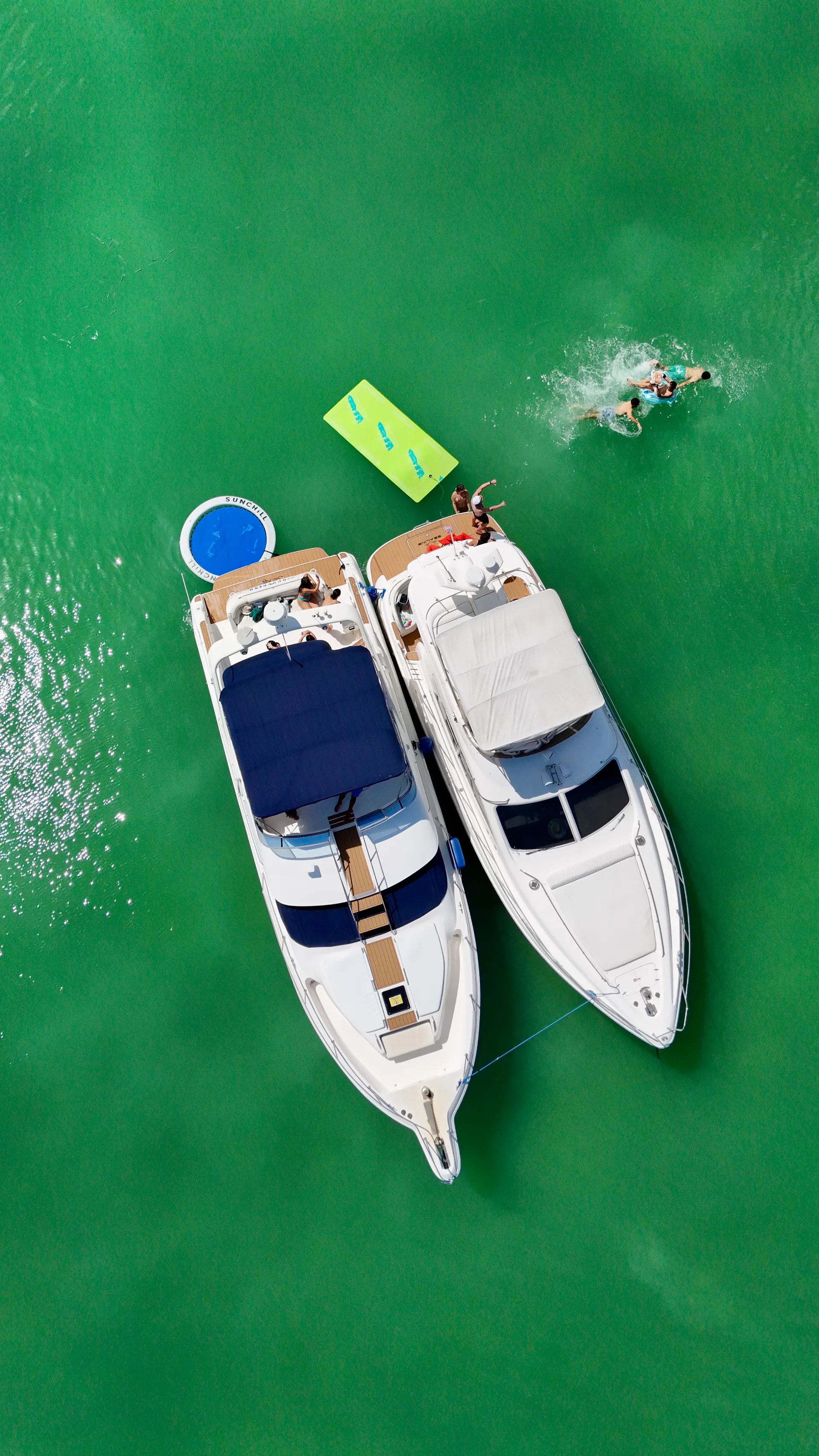 FREE HOUR!!! Beautiful 48' Flybridge Yacht 🛥️🍾 NO HIDDEN FEES!