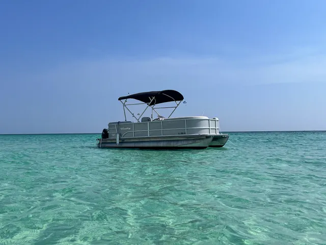 Rent a ENCORE BENTLEY pontoon in Fort Walton Beach, FL near me