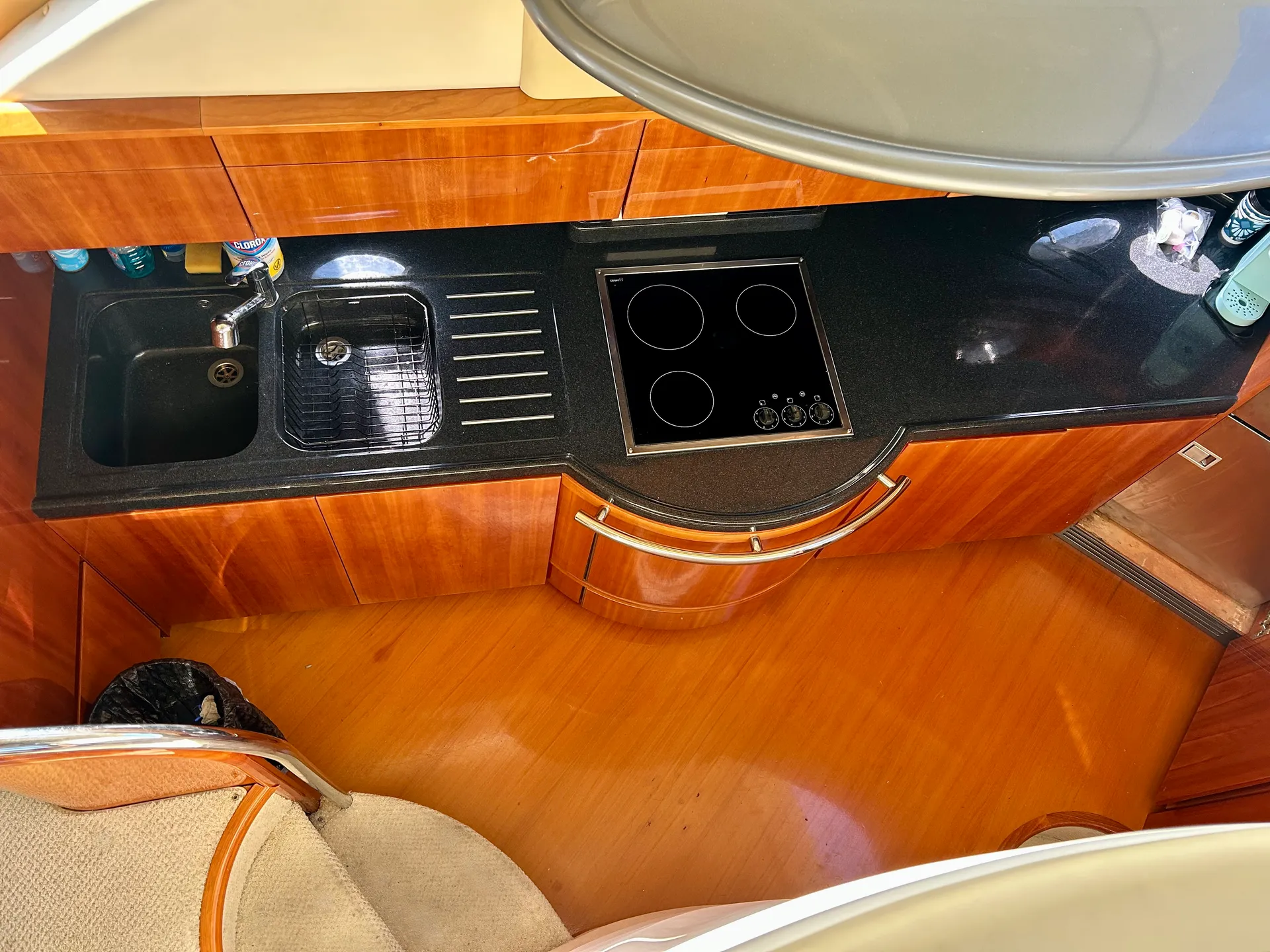 Gorgeous Azimut 55' Flybridge, Haulover sandbar access 