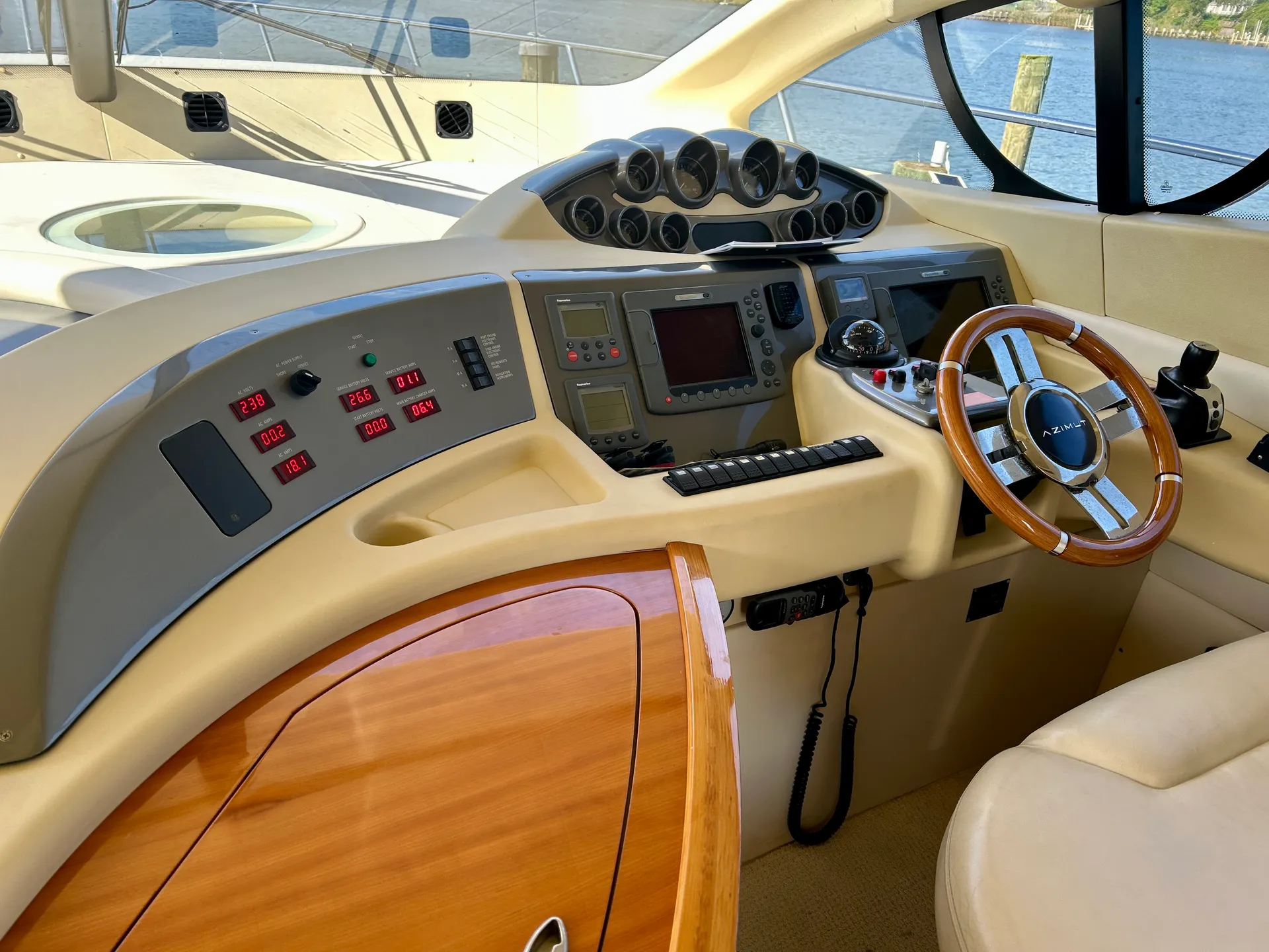 Gorgeous Azimut 55' Flybridge, Haulover sandbar access 