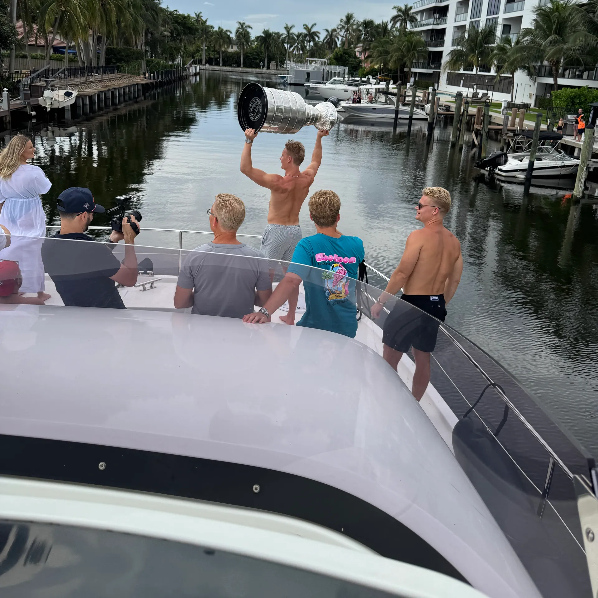 **SUMMER RATES* Luxury Power Catamaran FUEL, CAPTAIN AND STEW INCLUDED