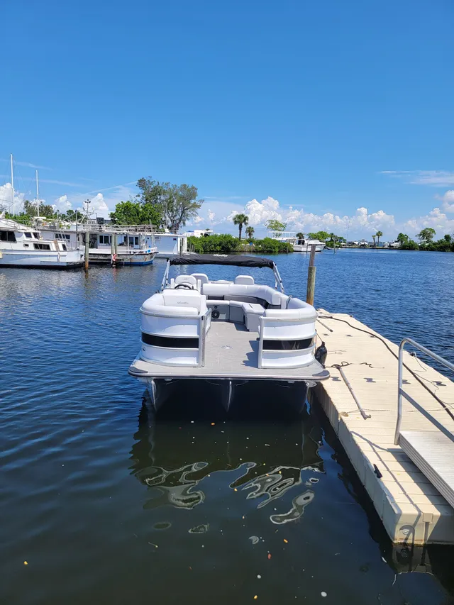 Rent a ENCORE BENTLEY pontoon in Ellenton, FL near me