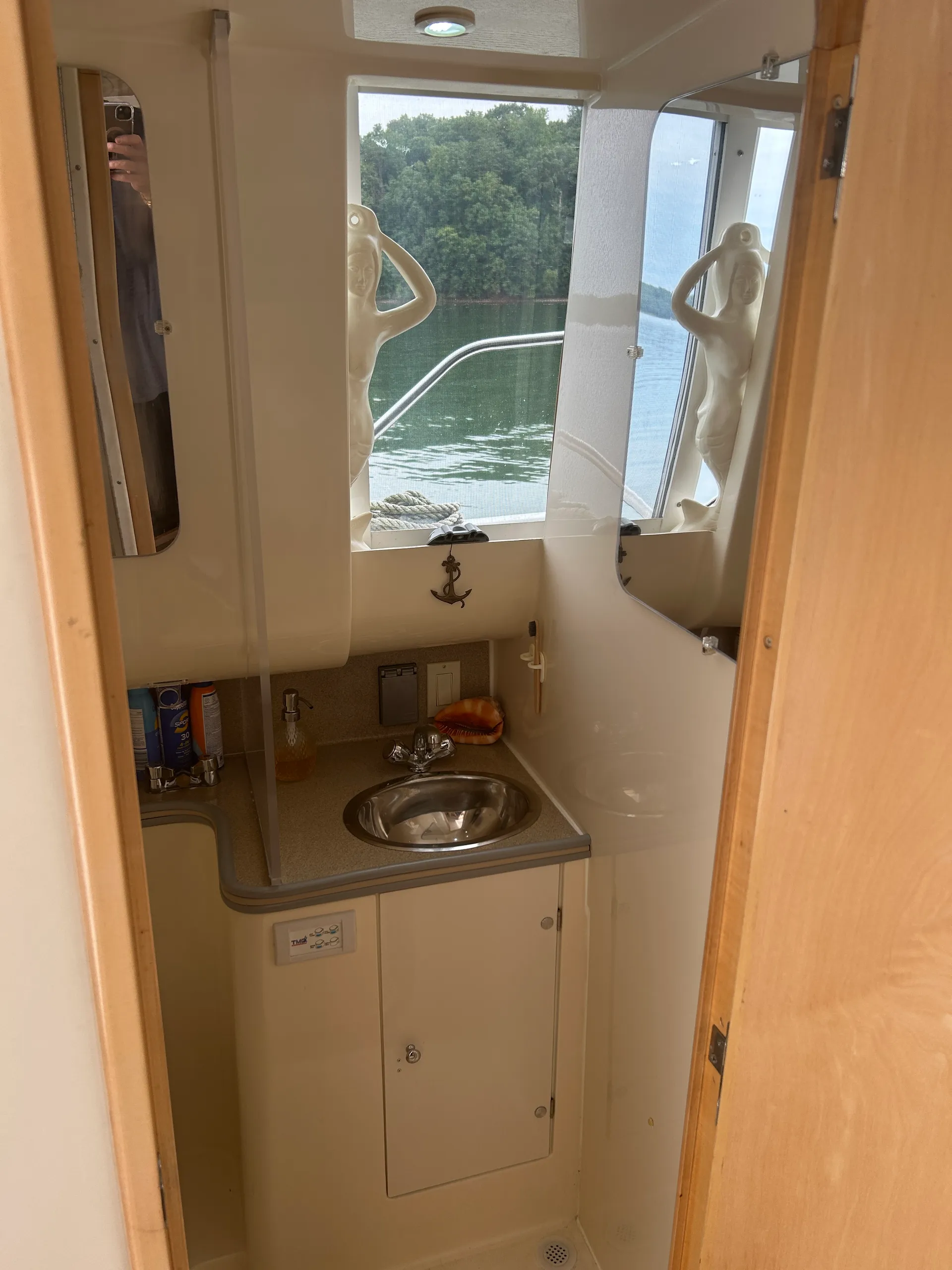 Carver Yacht for charter on Lake Lanier - special requests accomodated