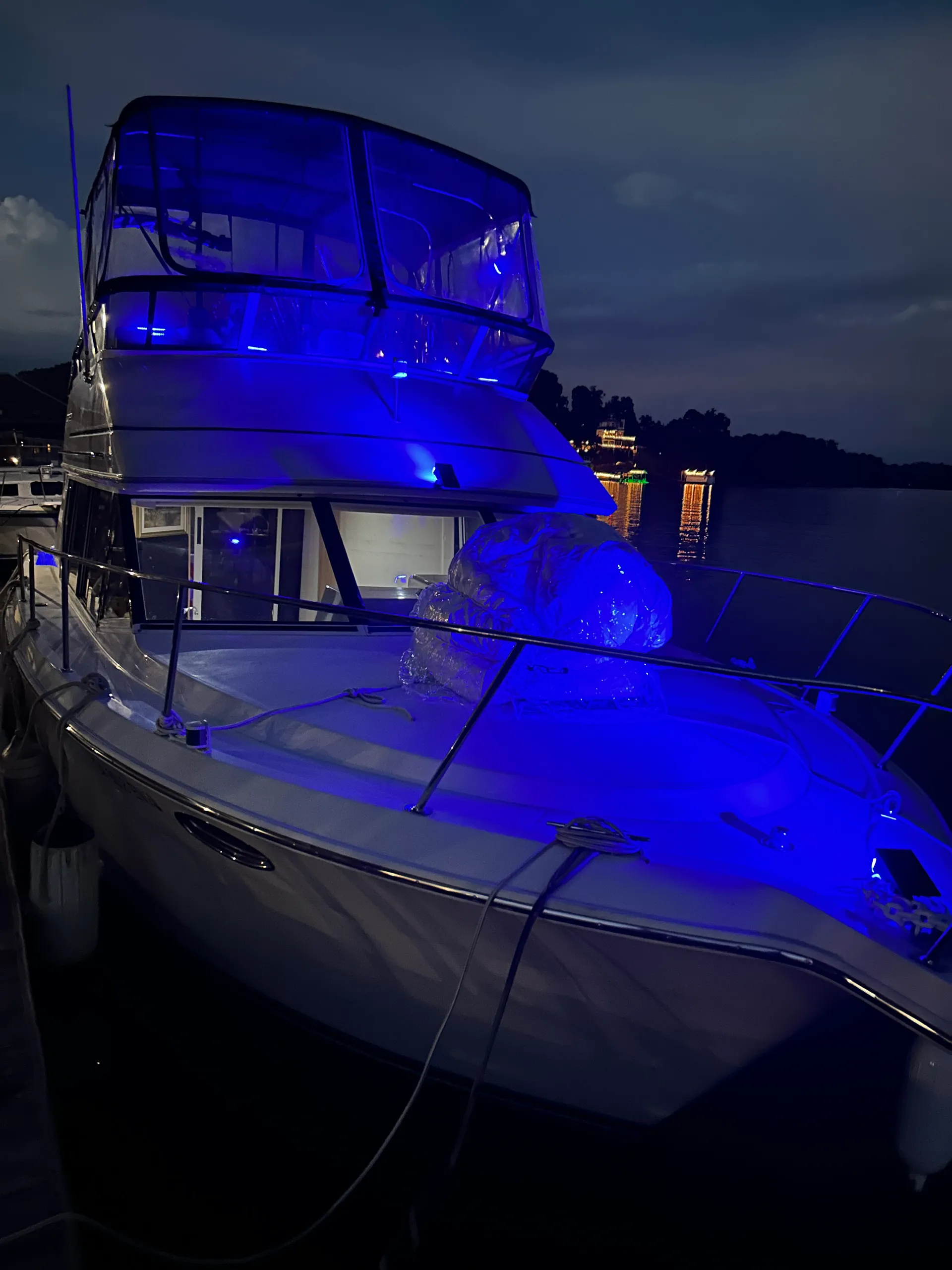 Carver Yacht for charter on Lake Lanier - special requests accomodated