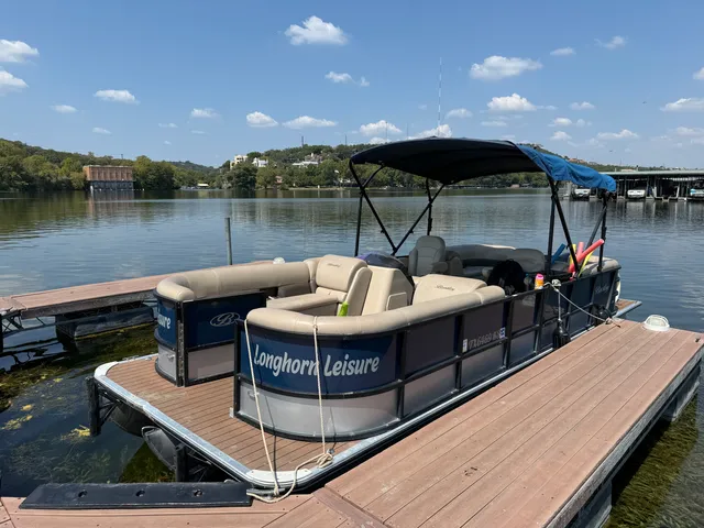 Rent a ENCORE BENTLEY pontoon in Austin, TX near me