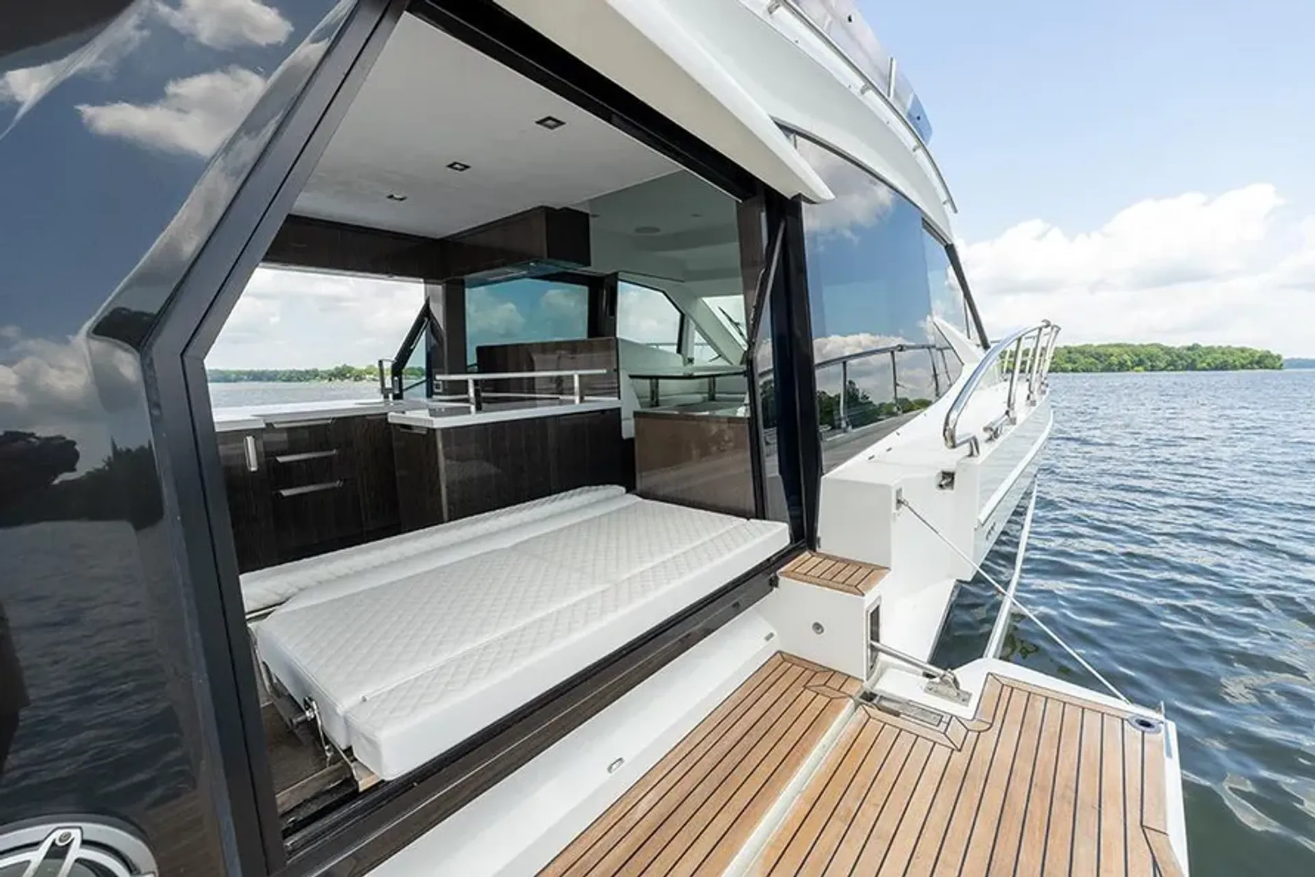 Galeon 500 fly in St. Petersburg, FL — photo 6