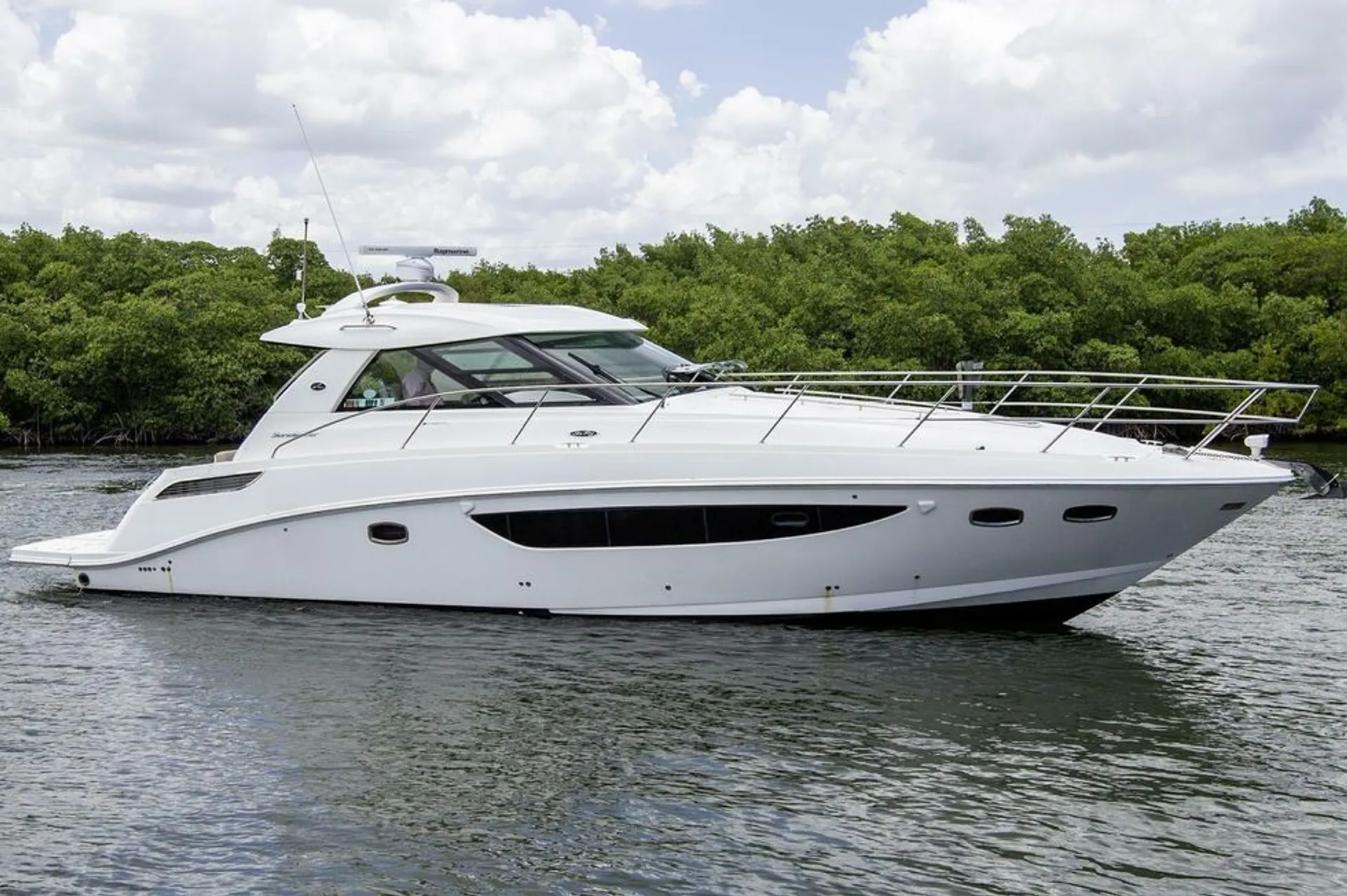 SEA RAY BOATS 450 SUNDANCER (ZEUS DRIVE) in Fort Lauderdale, FL — photo 2