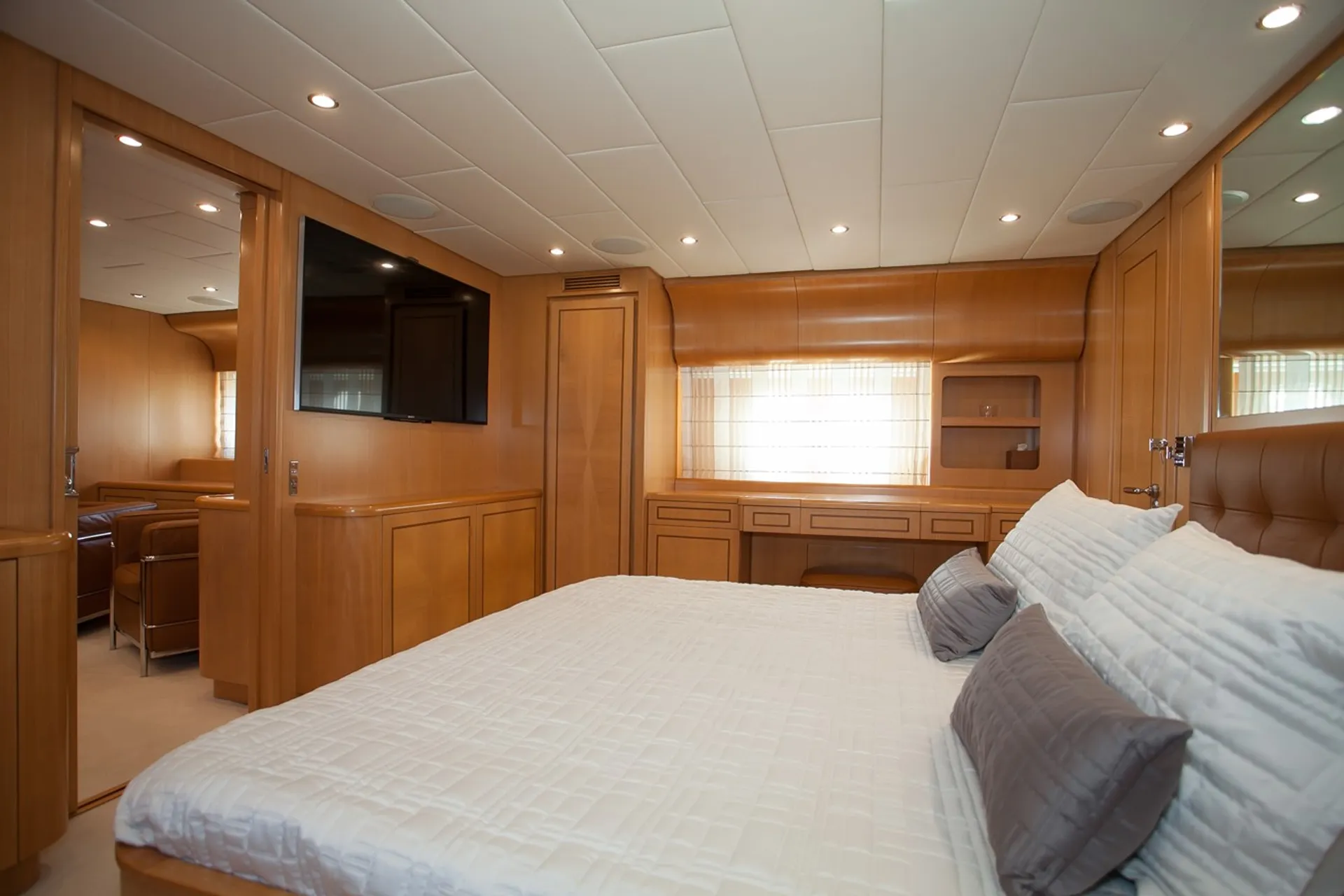 95ft Leopard Pershing Mega Yacht w/Water Toys