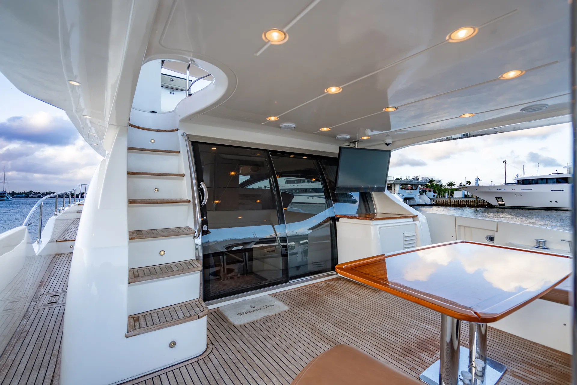 Azimut Yachts 70 in Miami Beach, FL — photo 9