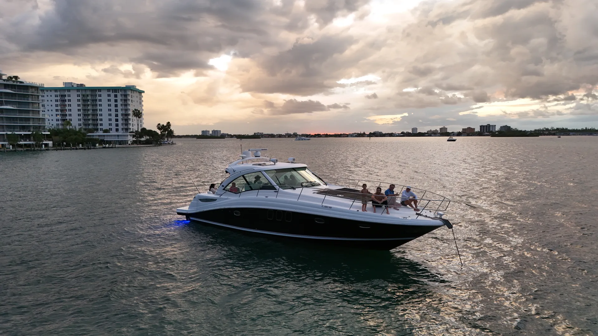 SOLARA ✨🌴 Sail in Style • 52ft Yatch • Space for 13 Guests 🌴✨