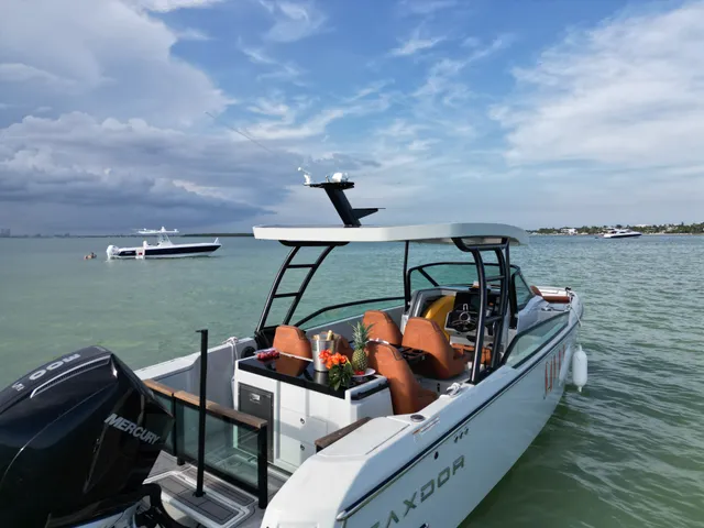 Rent a Saxdor 270 mega yacht in Miami, FL near me