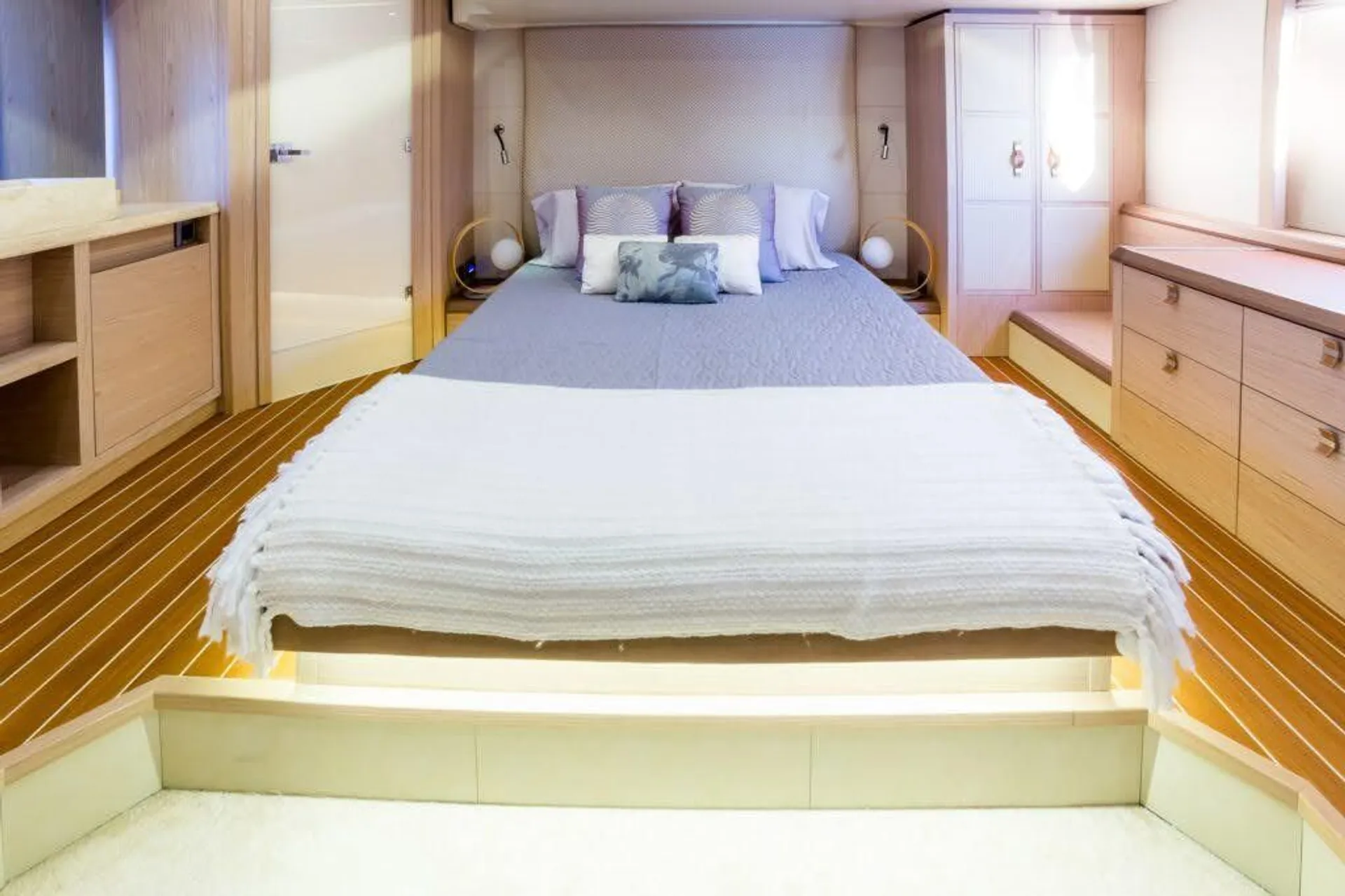 60ft Modern Luxury Monte Carlo MC6 Yacht – Elite Catalina Cruise